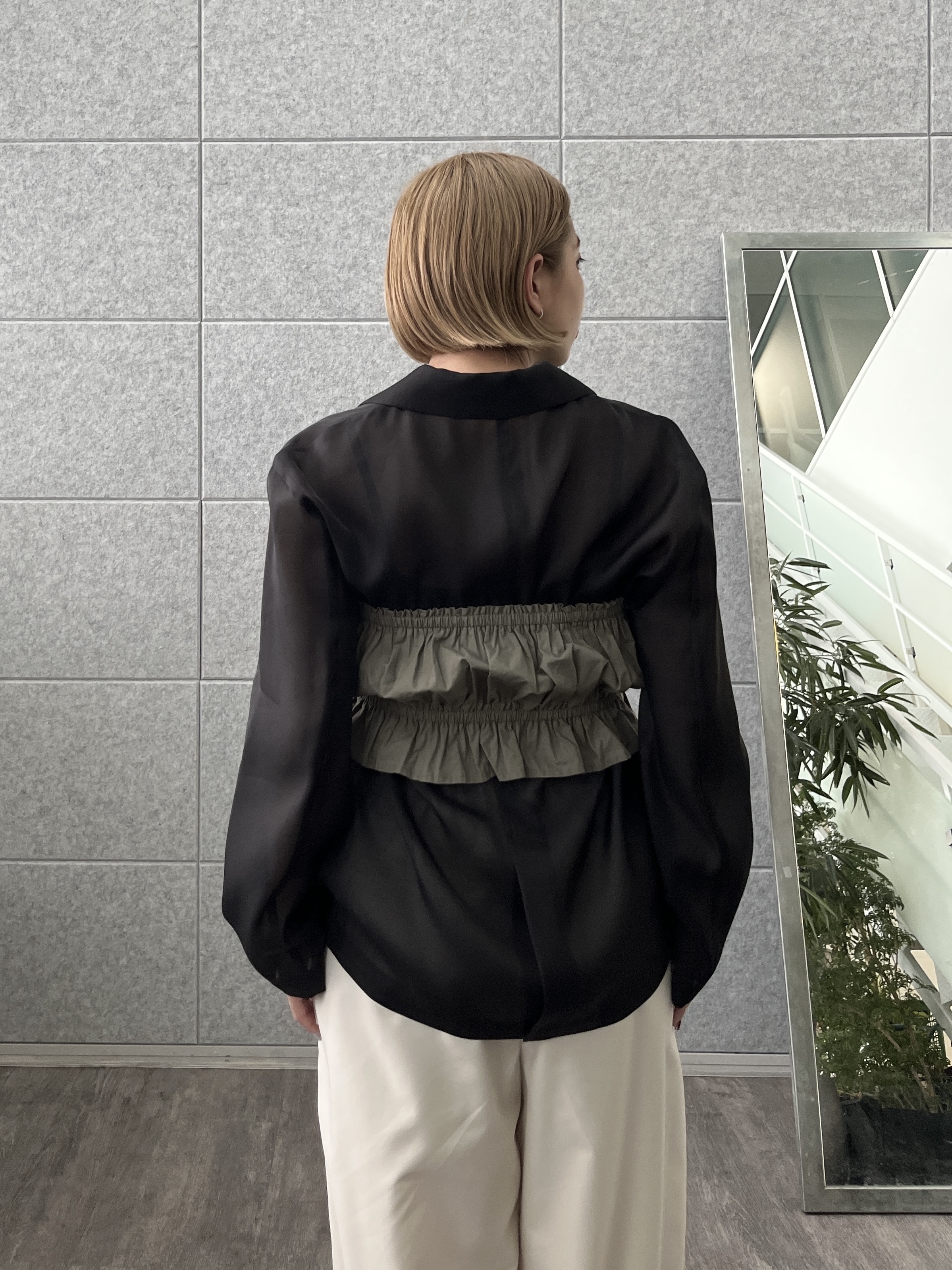 Harukaさんの「INDIVI｜シャーリングチューブトップ」を使ったコーディネート