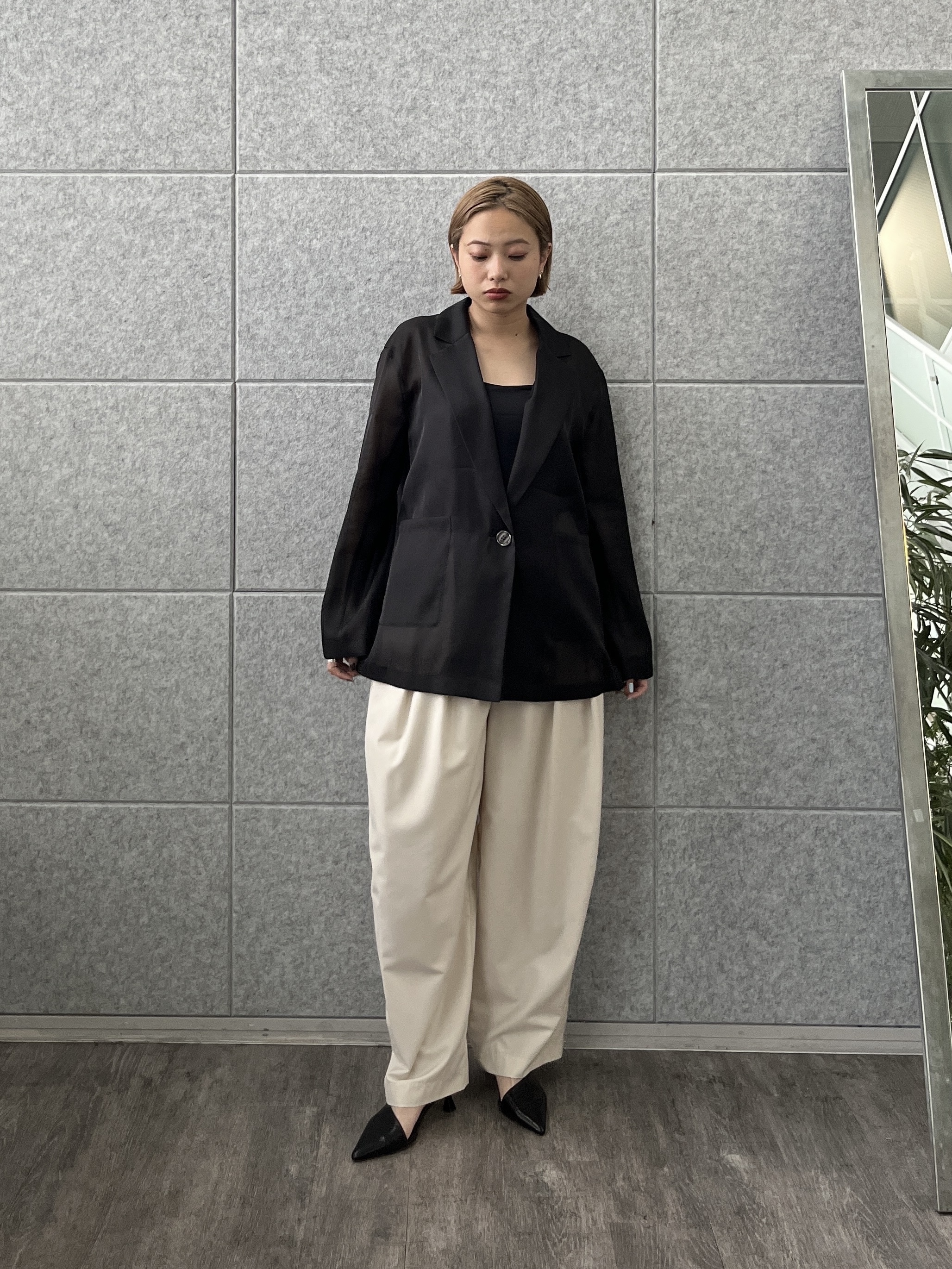 Harukaさんの「INDIVI｜シャーリングチューブトップ」を使ったコーディネート
