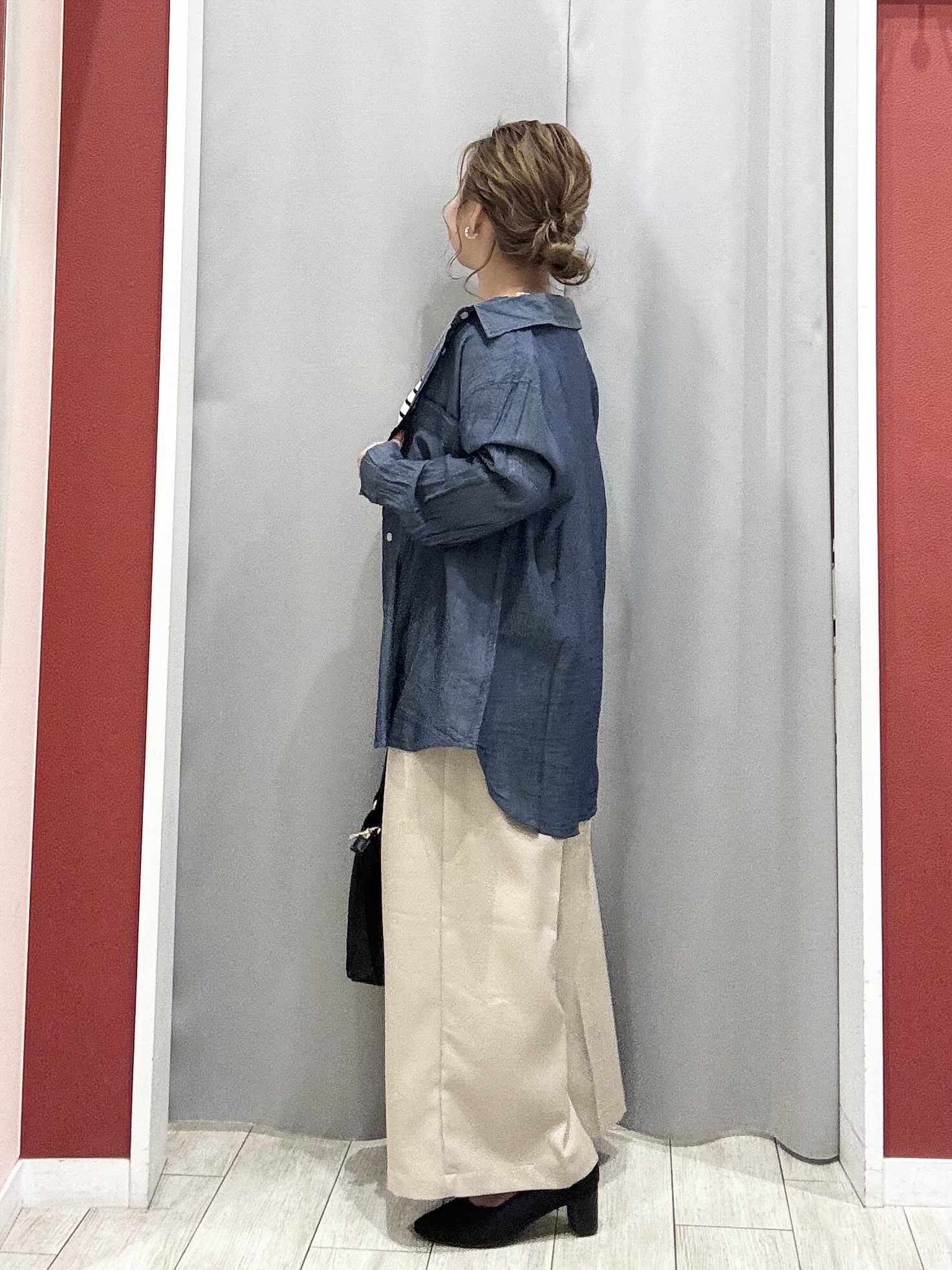 shioさんの「SHOO･LA･RUE｜【綿100%/UV/S-LL/体型カバー】優しく透ける 柔らかシアーデニムシャツ」を使ったコーディネート