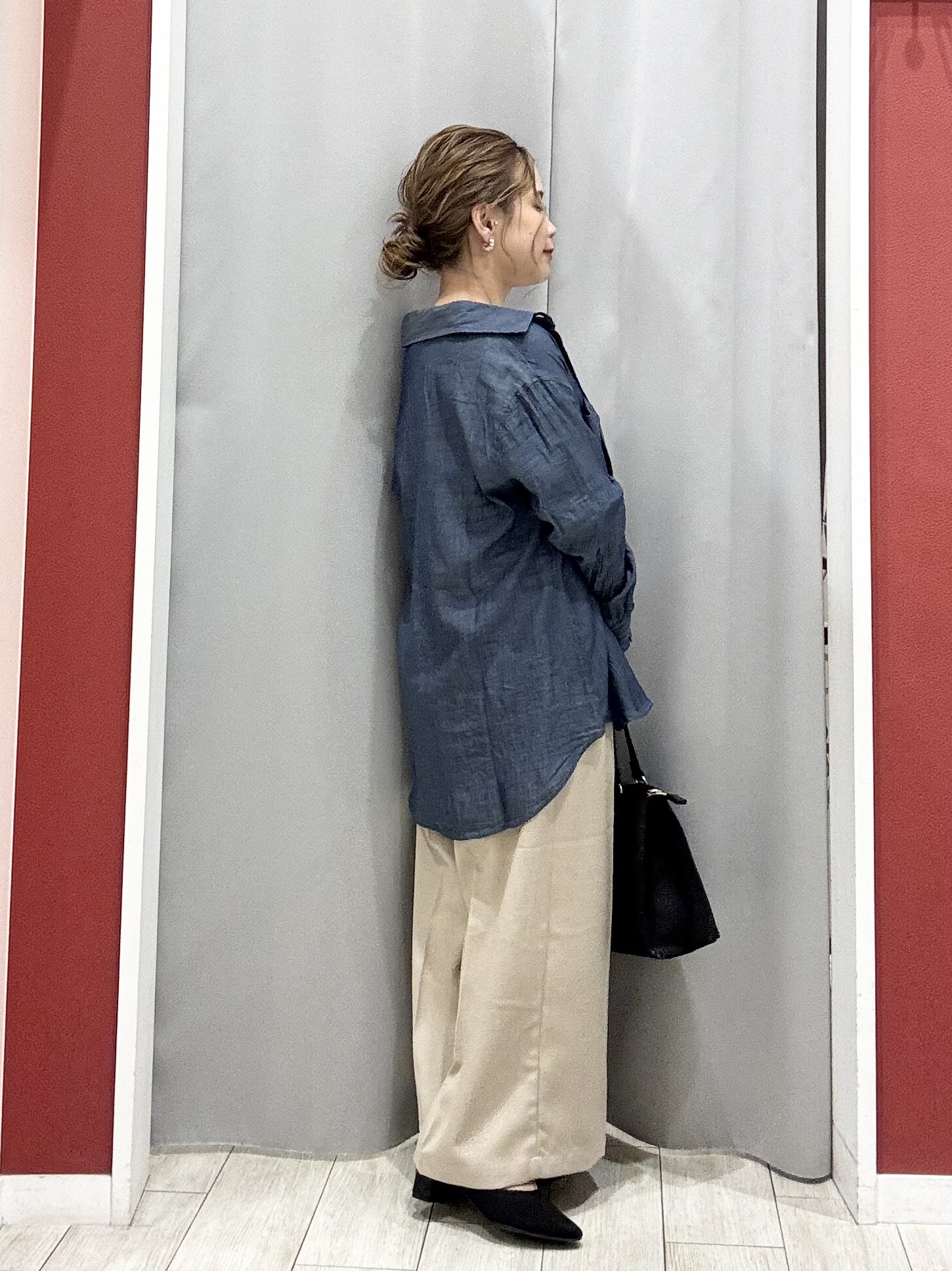 shioさんの「SHOO･LA･RUE｜【綿100%/UV/S-LL/体型カバー】優しく透ける 柔らかシアーデニムシャツ」を使ったコーディネート
