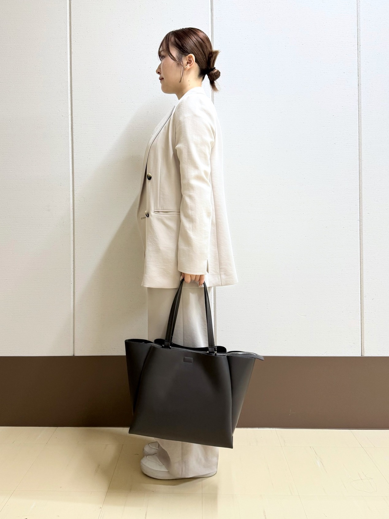 Rikoさんの「INDIVI｜【洗える／多機能／SETUP可】着る日傘ダブルジャケット」を使ったコーディネート