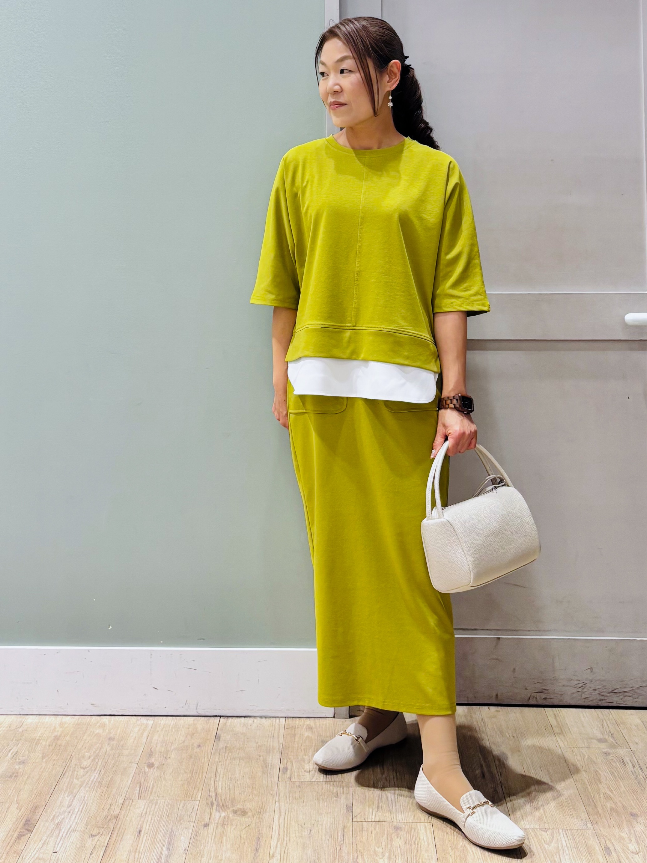 Komi☆さんの「grove｜【貴島明日香さん着用／イージーケア／接触冷感】麻混クロップドシャツ」を使ったコーディネート