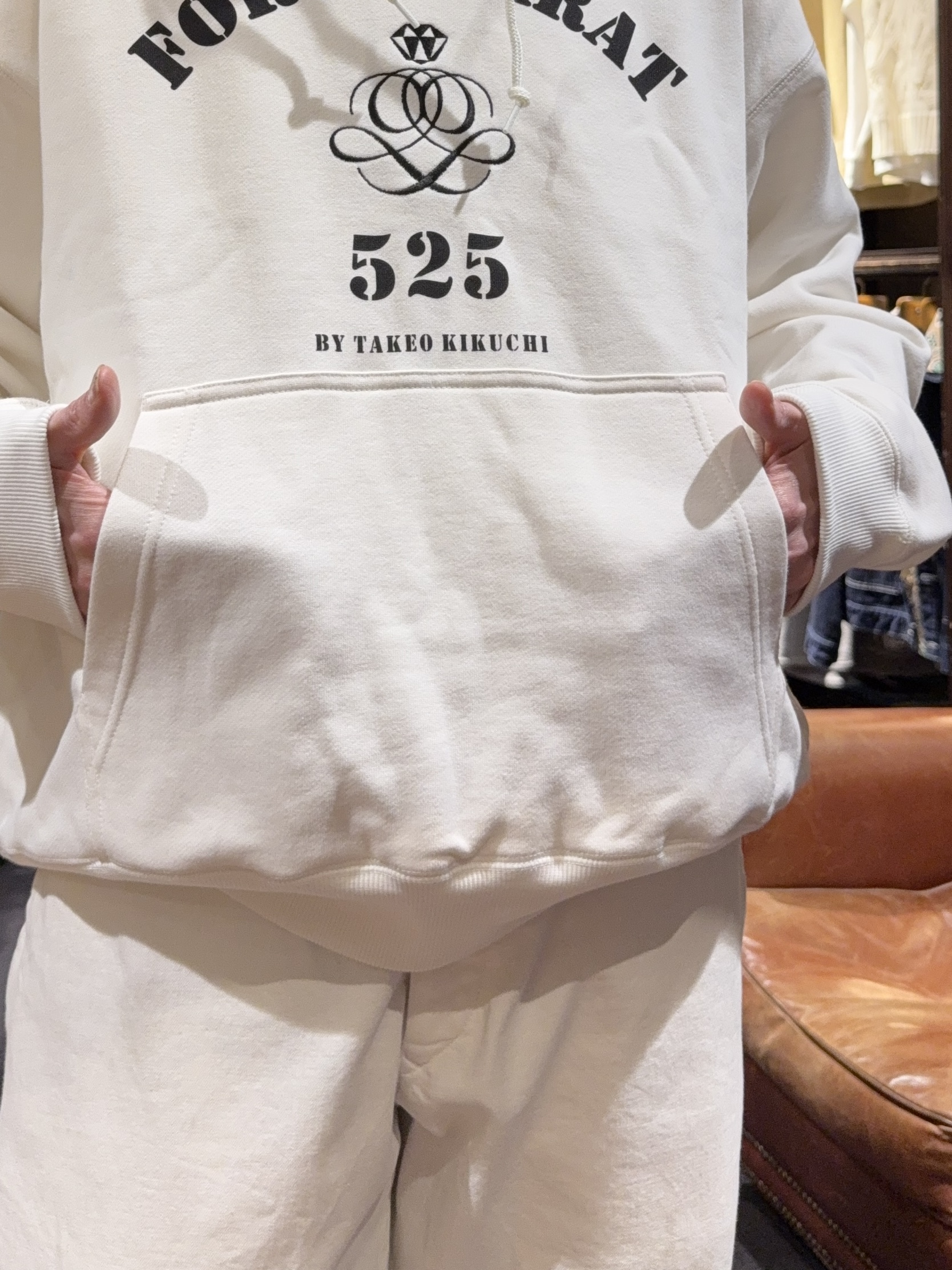 神野（jinno）さんの「TAKEO KIKUCHI｜カレッジ風オフタートルジャージ」を使ったコーディネート
