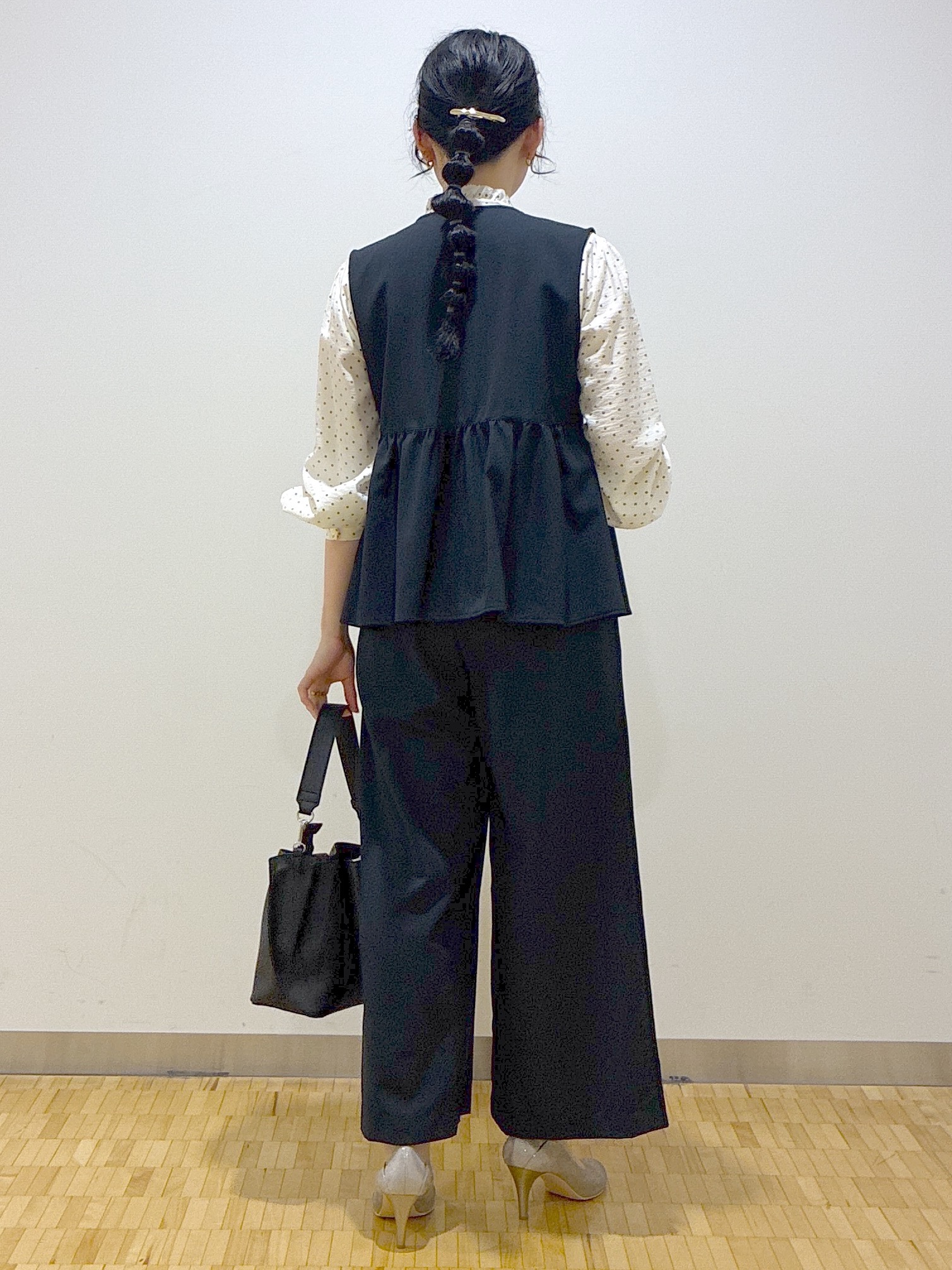  beni_gingerさんの「Reflect｜【単品使い◎】ペプラムベスト＋リラクシーパンツセット」を使ったコーディネート