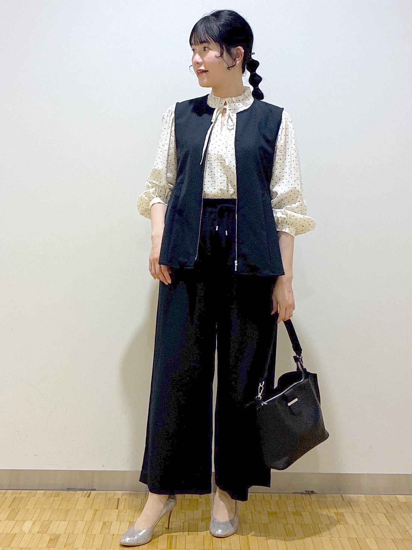  beni_gingerさんの「Reflect｜【単品使い◎】ペプラムベスト＋リラクシーパンツセット」を使ったコーディネート