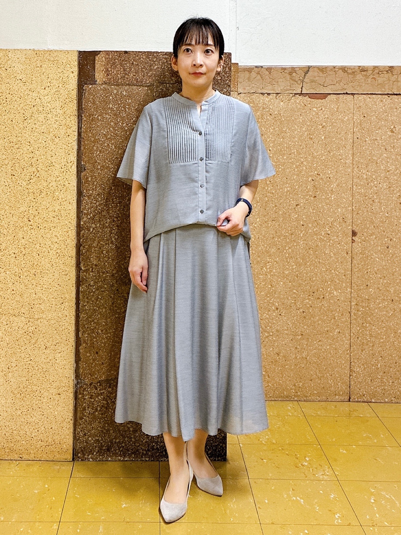 hattoriさんの「INDIVI｜【接触冷感/洗える】シアーシャンブレーピンタックブラウス」を使ったコーディネート