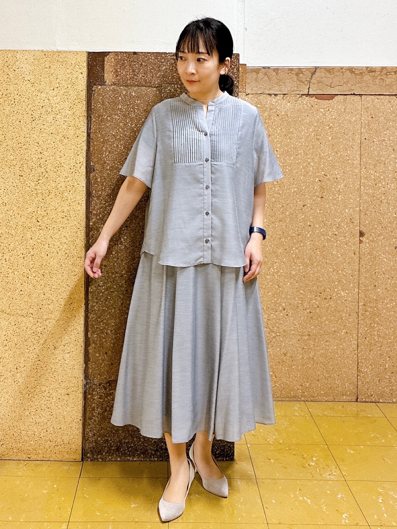 hattoriさんの「INDIVI｜【接触冷感/洗える】シアーシャンブレーピンタックブラウス」を使ったコーディネート