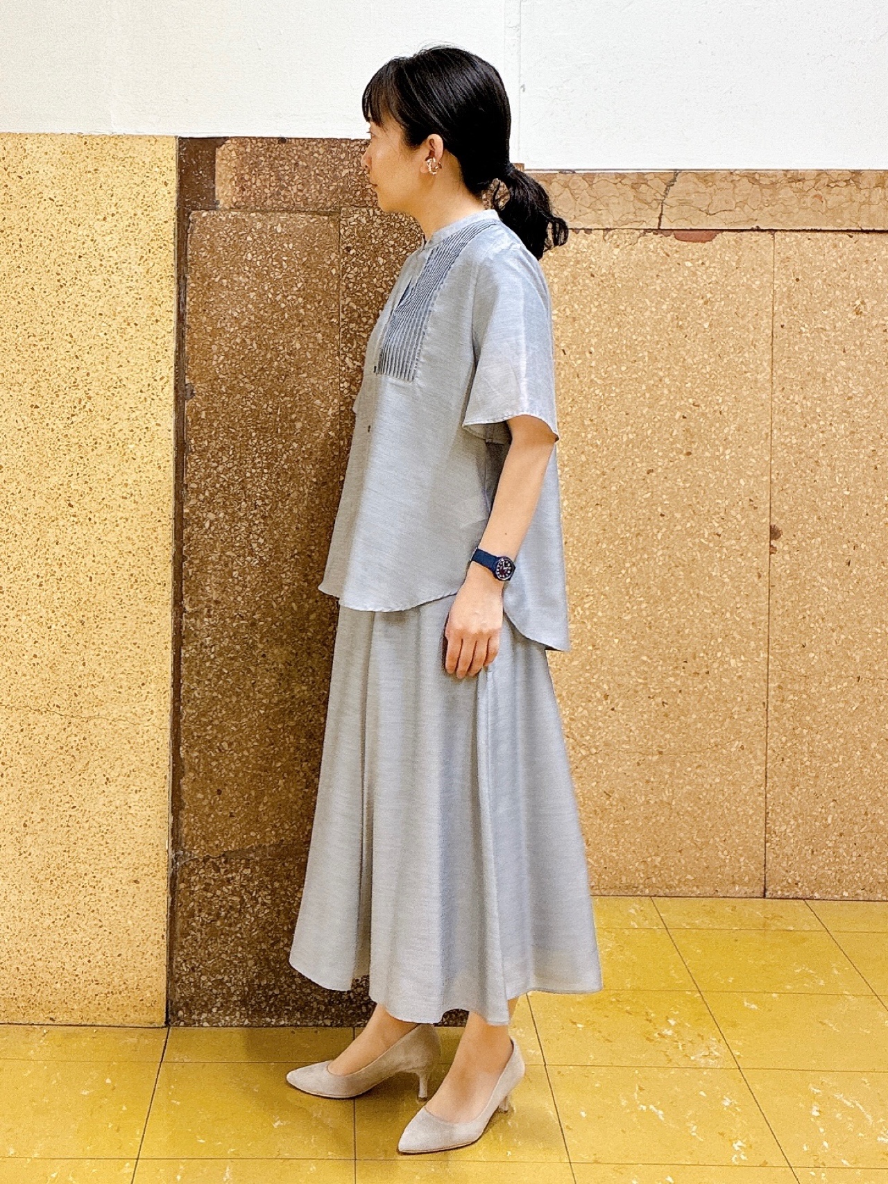 hattoriさんの「INDIVI｜【接触冷感/洗える】シアーシャンブレーピンタックブラウス」を使ったコーディネート