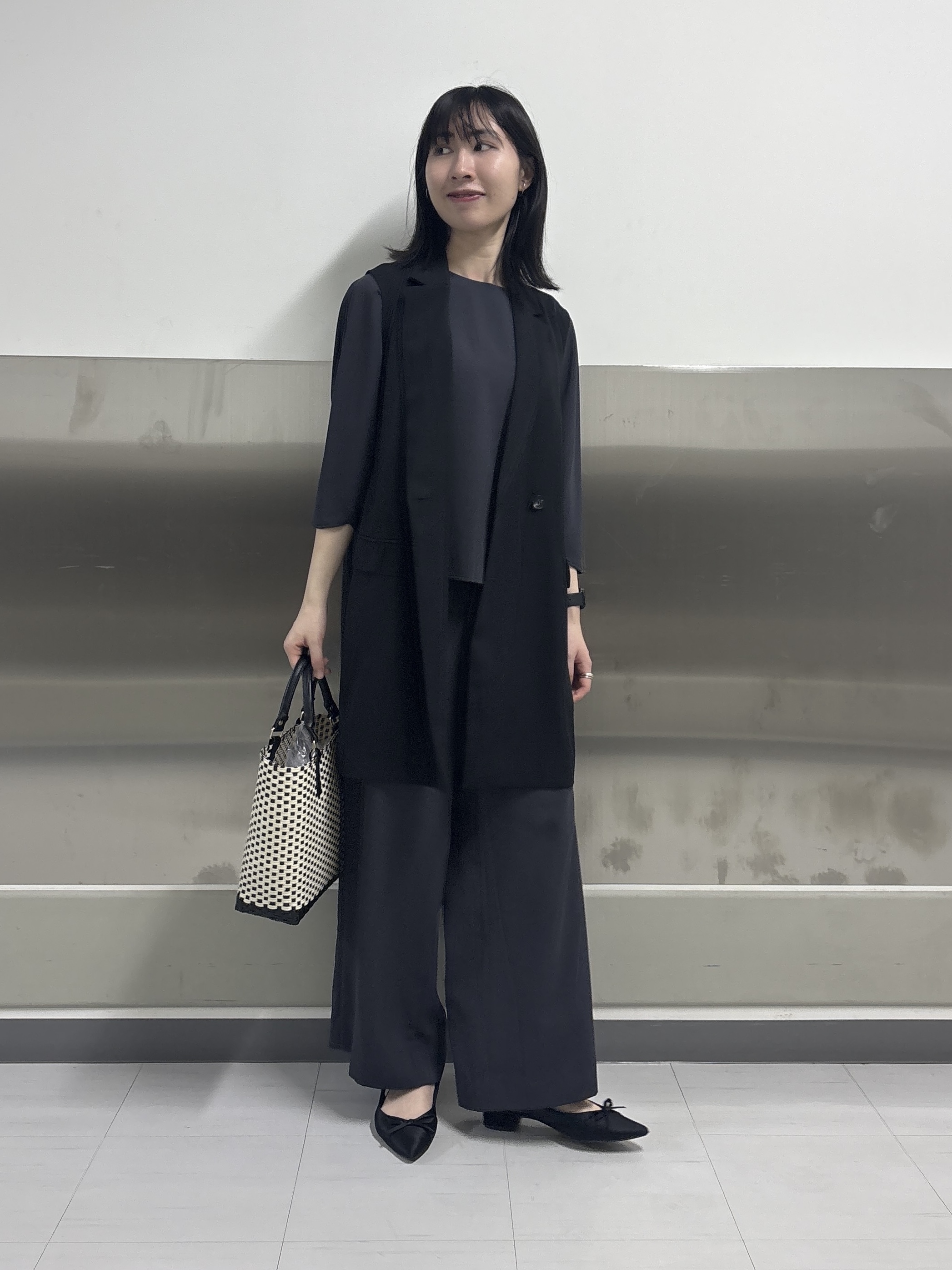 Yoshimiさんの「INDIVI｜【さらに軽く軽快！／着る日傘】颯爽ジレジャケット」を使ったコーディネート