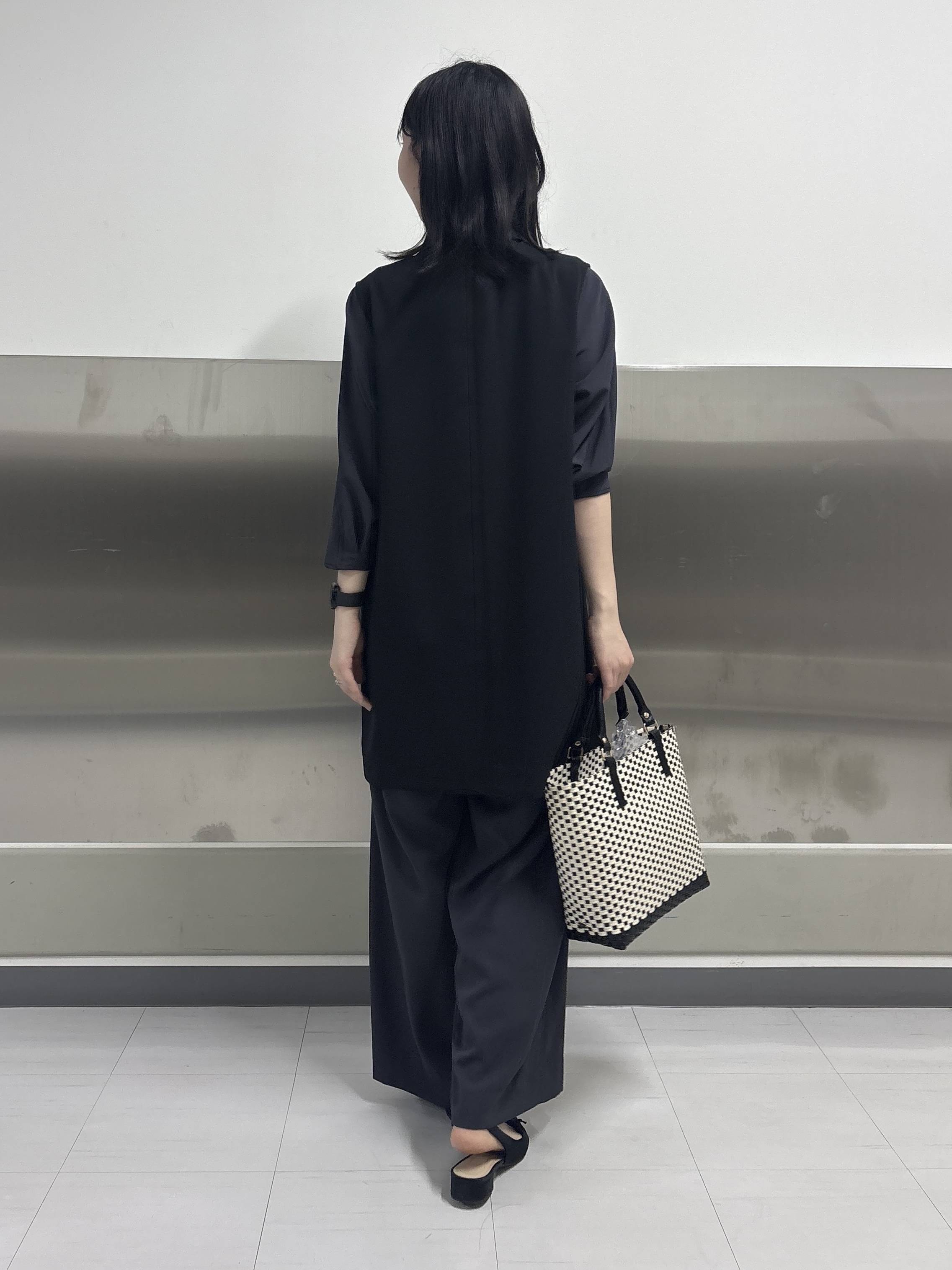 Yoshimiさんの「INDIVI｜【さらに軽く軽快！／着る日傘】颯爽ジレジャケット」を使ったコーディネート