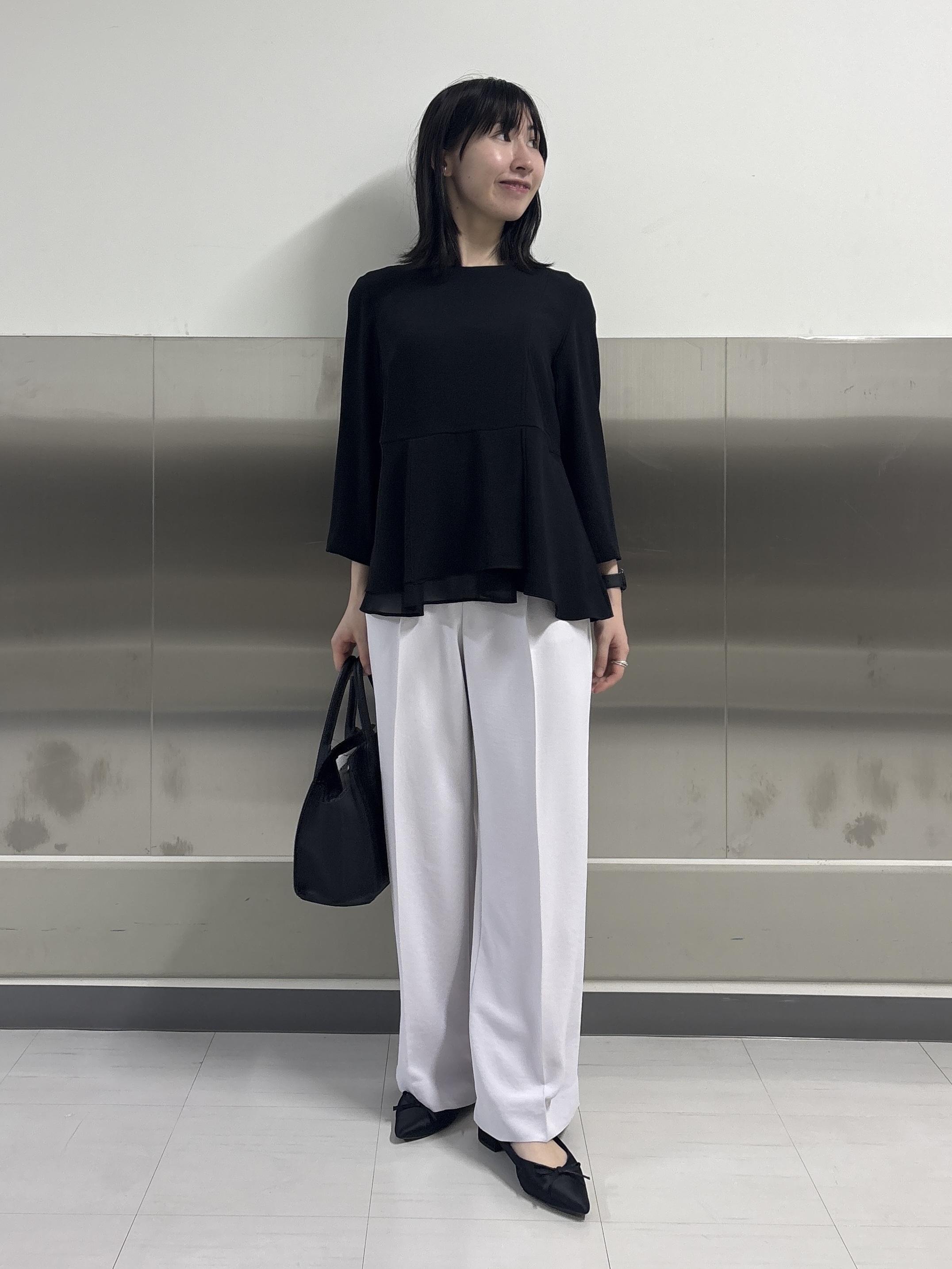 Yoshimiさんの「INDIVI｜【洗える／UVケア／SETUP可】着る日傘ワイドパンツ」を使ったコーディネート