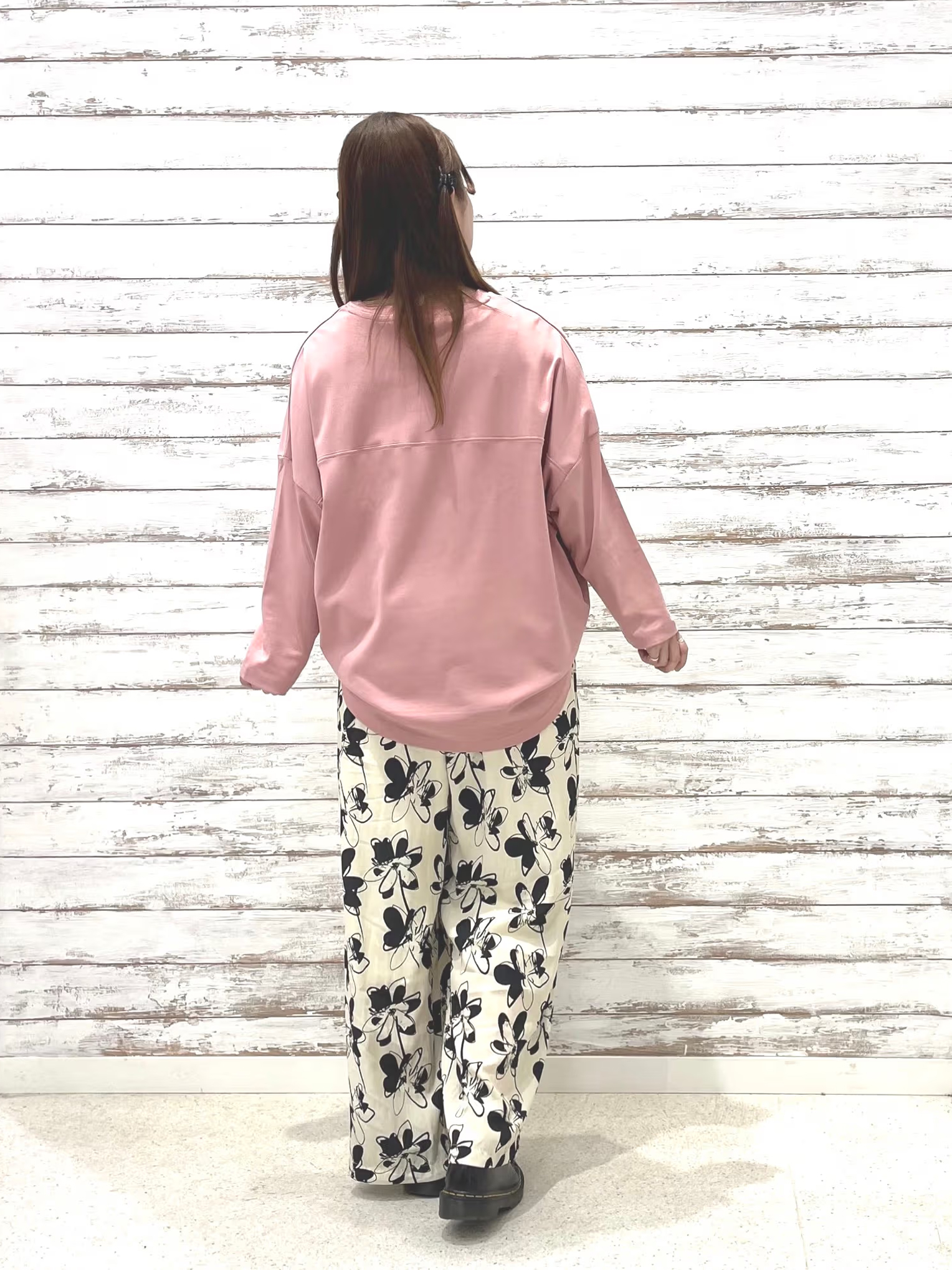 ゆっきーさんの「SHOO･LA･RUE｜【洗濯機可/UV/綿100％】体型カバーが叶う ゆるトップス」を使ったコーディネート