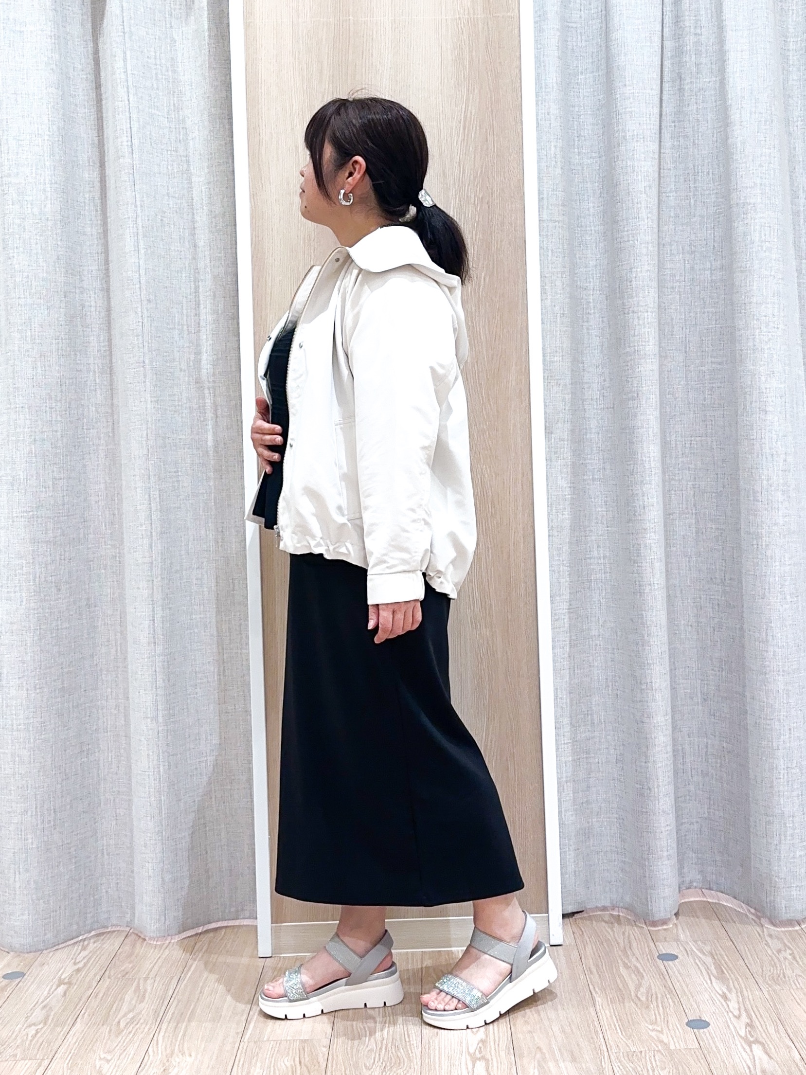 naoさんの「grove｜【貴島明日香さん着用】【撥水】きれいめに着こなせるマウンテンパーカ」を使ったコーディネート