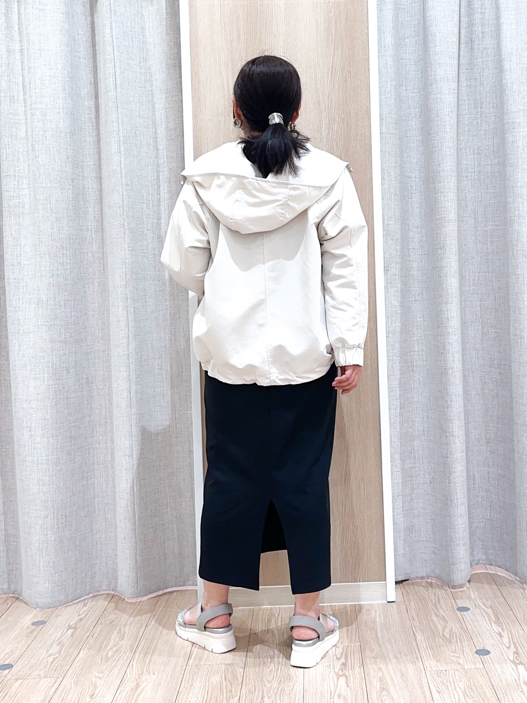 naoさんの「grove｜【貴島明日香さん着用】【撥水】きれいめに着こなせるマウンテンパーカ」を使ったコーディネート