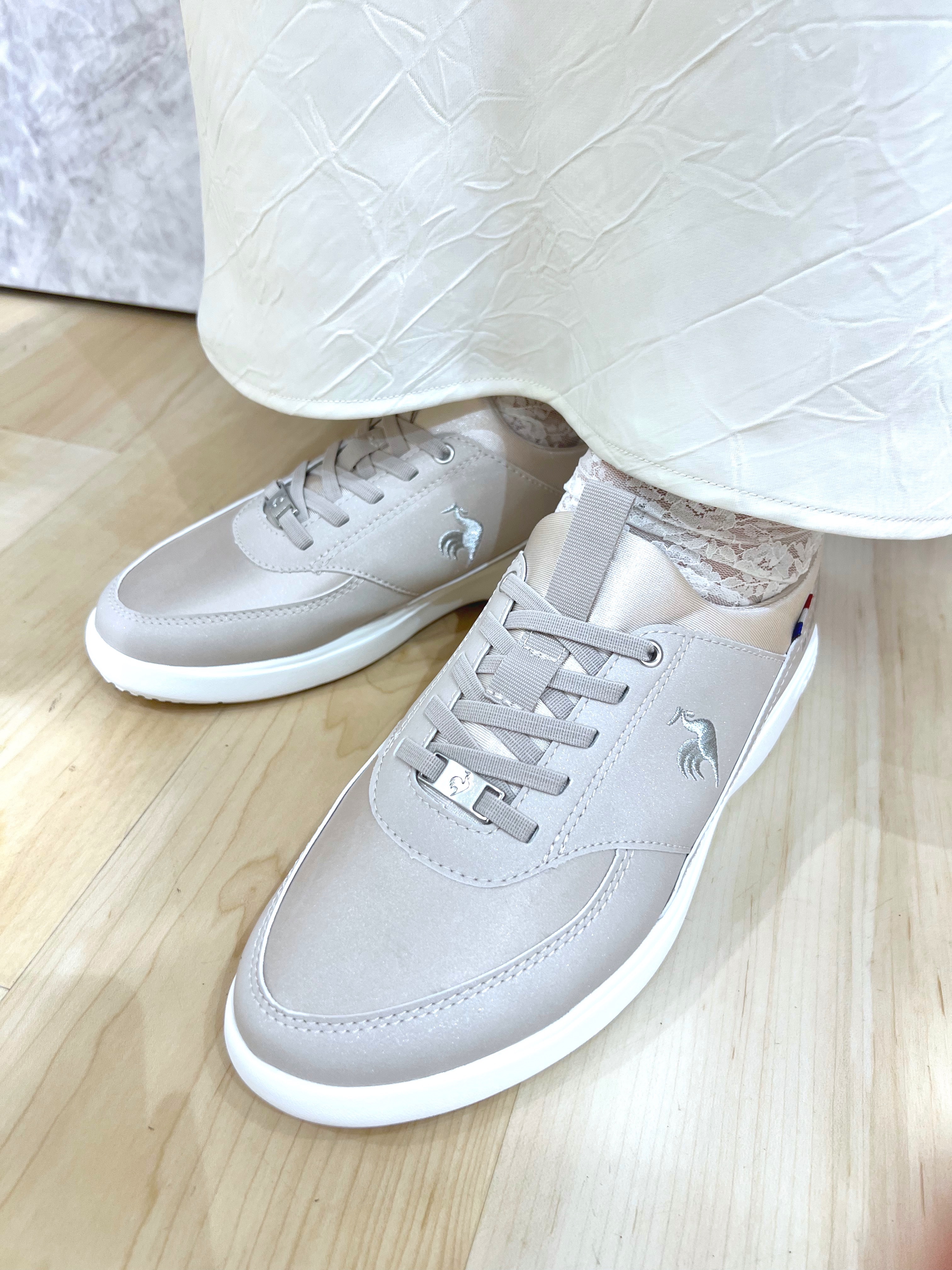 ARISAさんの「grove｜【貴島明日香さん着用】【撥水／シルエット2WAY】軽やかミドルトレンチコート」を使ったコーディネート