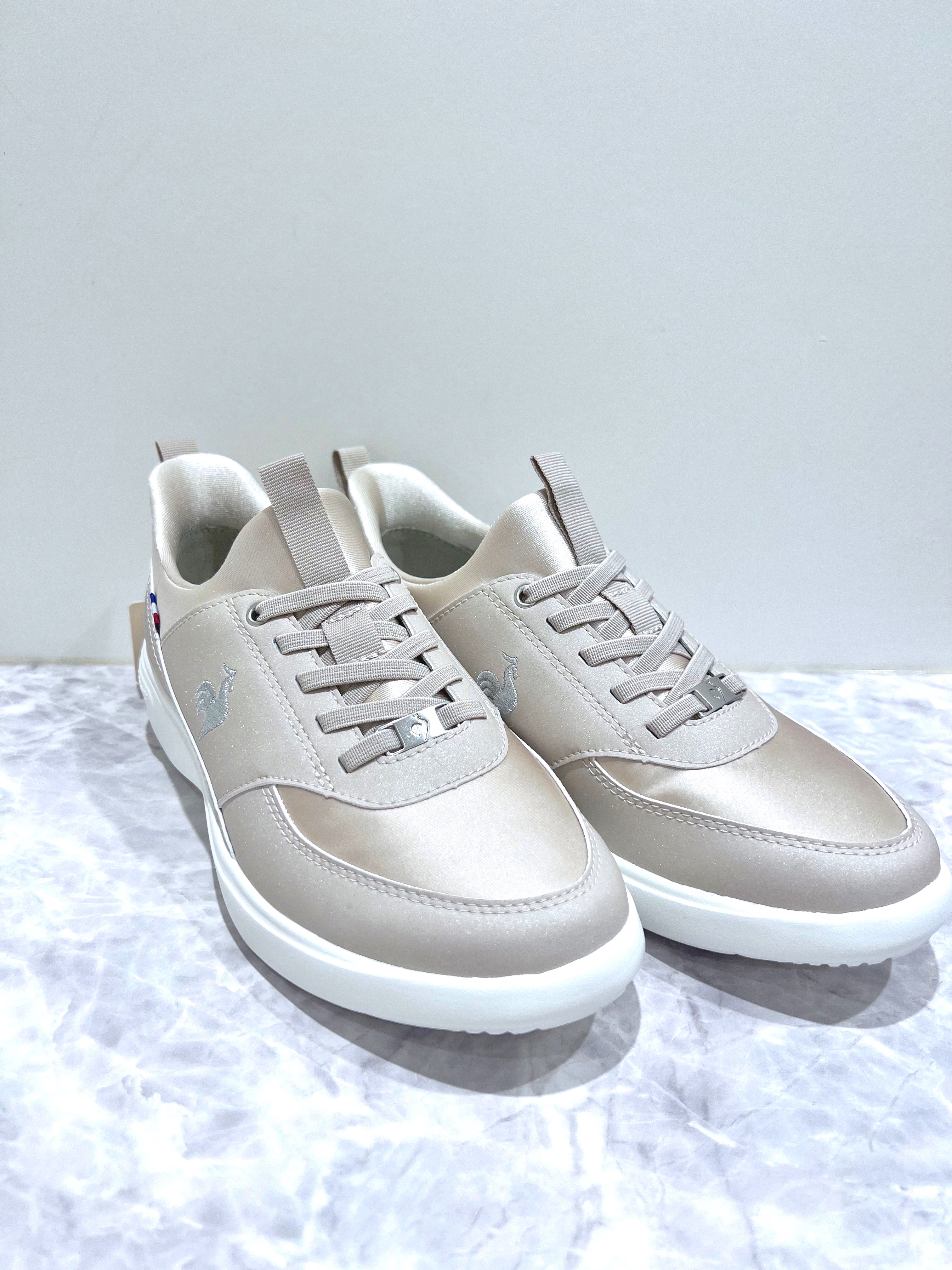 ARISAさんの「grove｜【貴島明日香さん着用】【撥水／シルエット2WAY】軽やかミドルトレンチコート」を使ったコーディネート