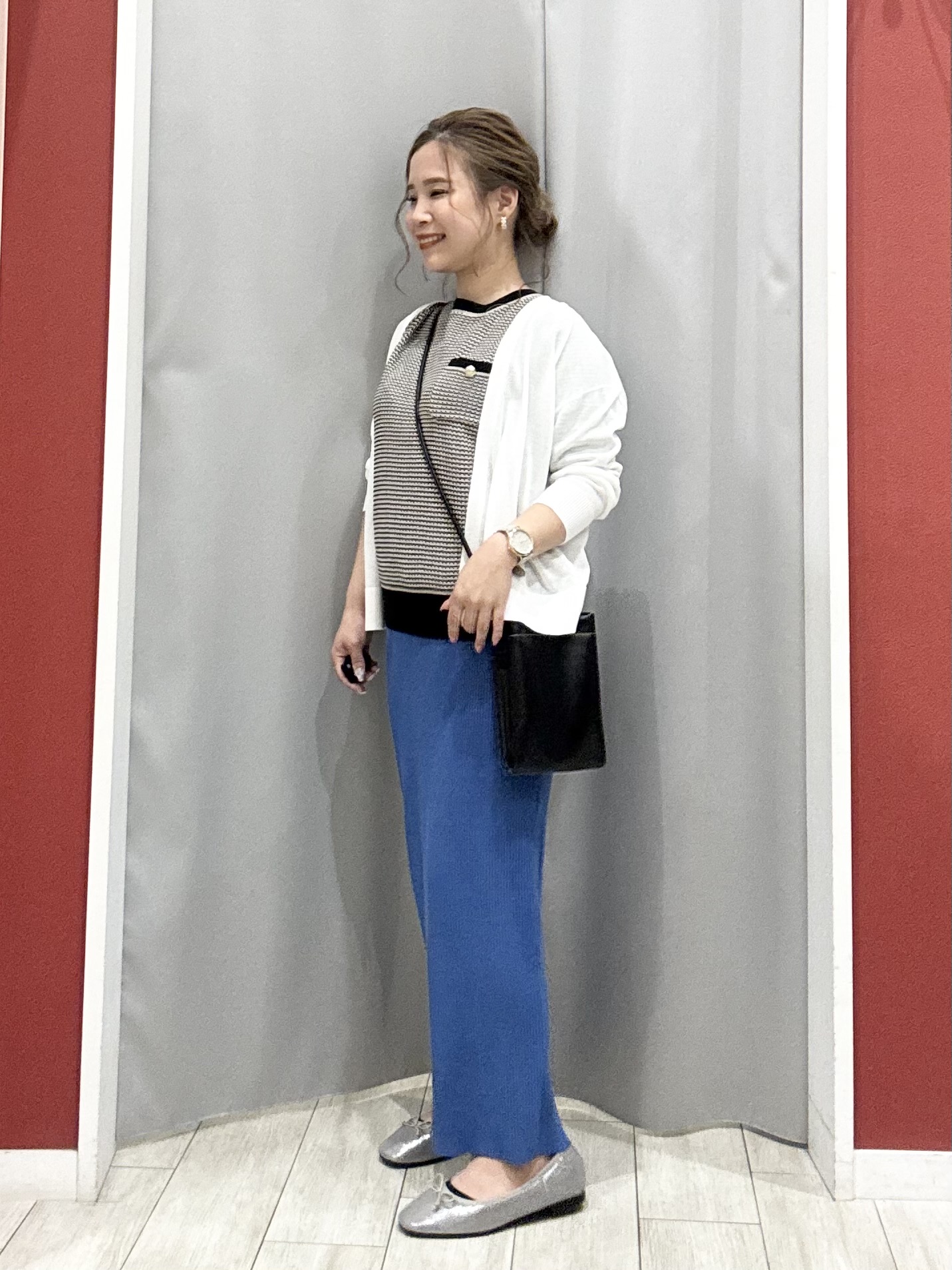 shioさんの「SHOO･LA･RUE｜【ひんやり/洗濯機可/S-LL】オンにもオフにも マルチに使えるボタンレスカーディガン」を使ったコーディネート