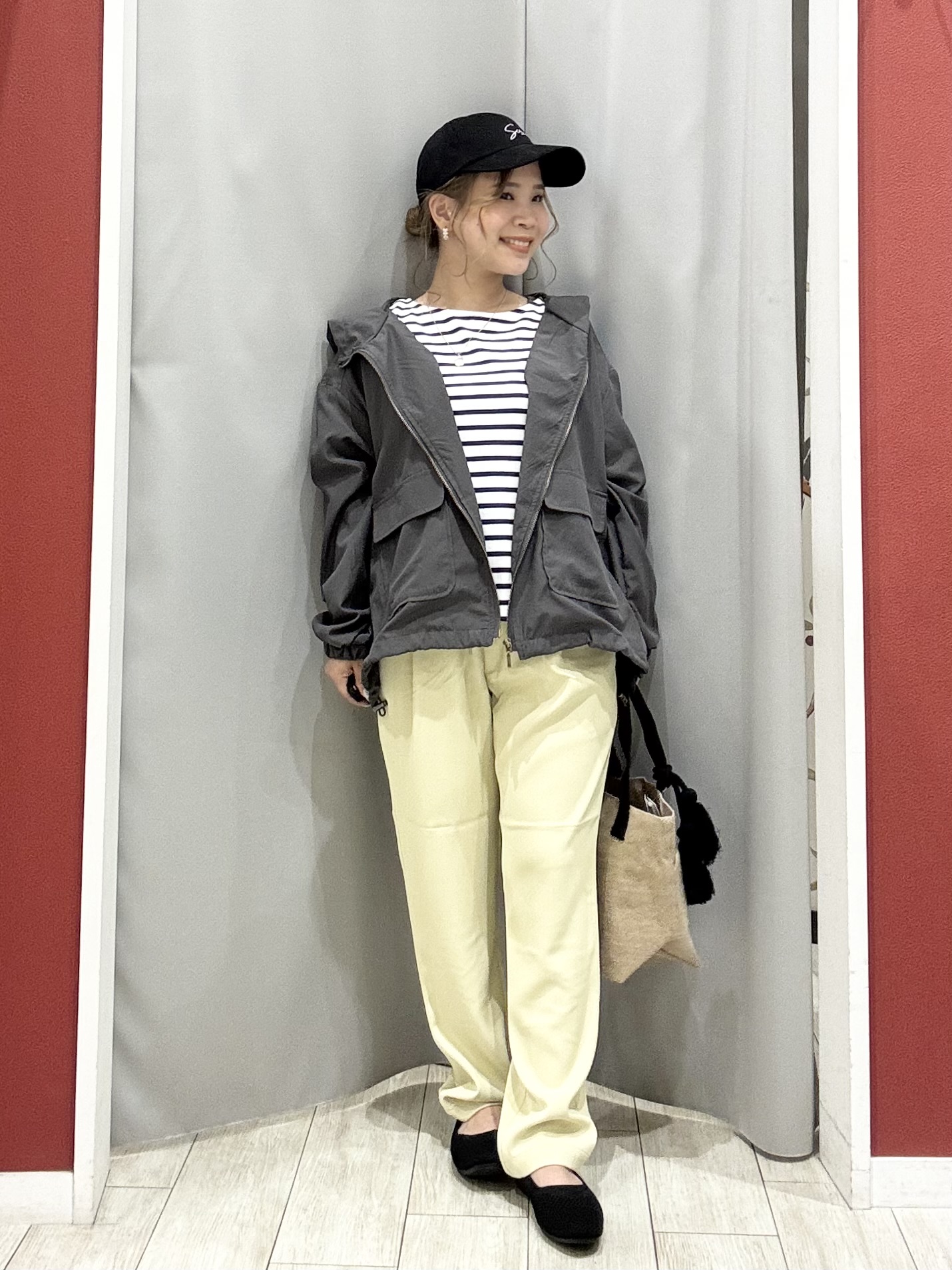 shioさんの「SHOO･LA･RUE｜【S-LL/UV】季節の変わり目に ゴールドパーツが上品なフード付きブルゾン」を使ったコーディネート