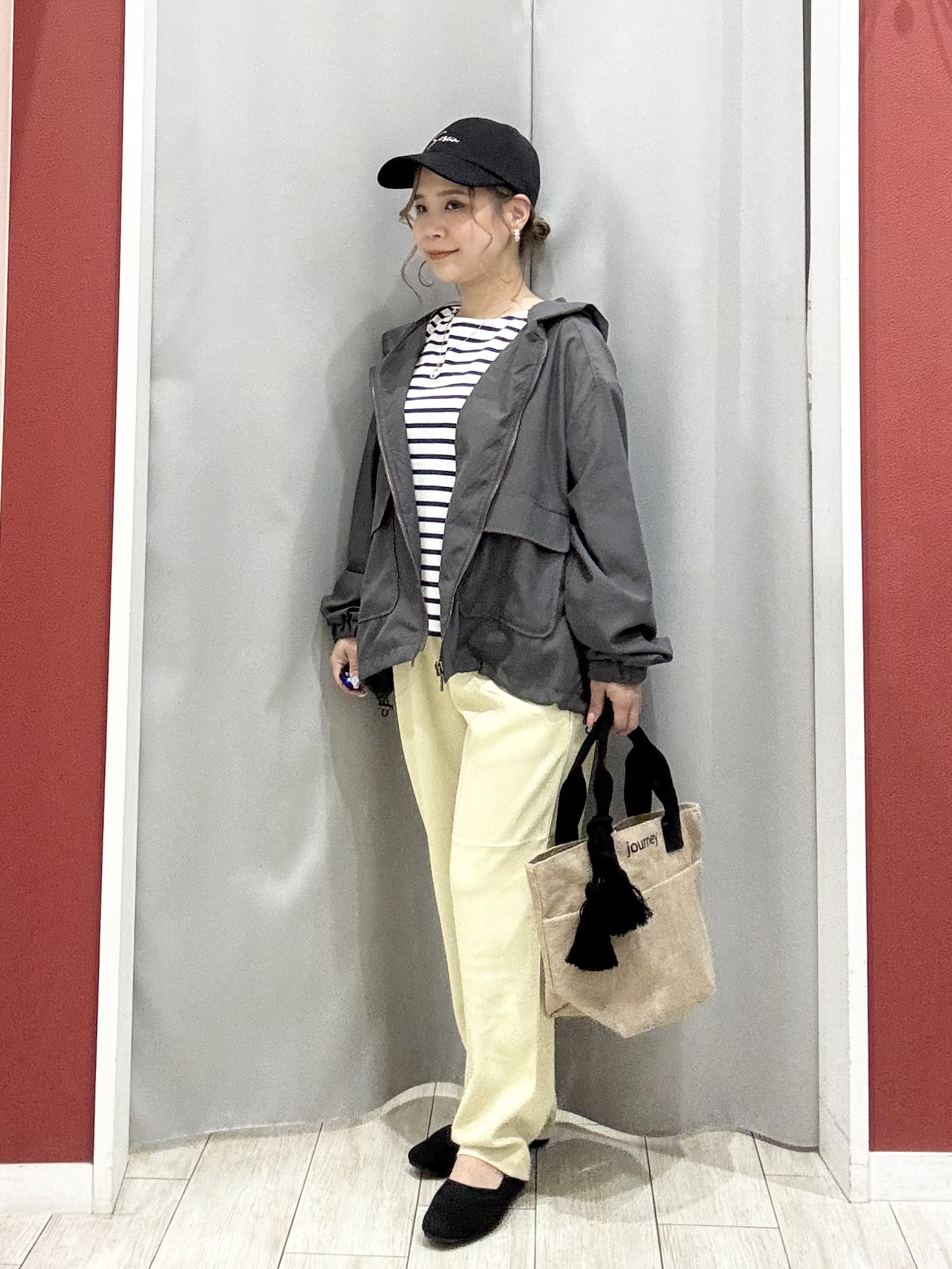 shioさんの「SHOO･LA･RUE｜【S-LL/UV】季節の変わり目に ゴールドパーツが上品なフード付きブルゾン」を使ったコーディネート