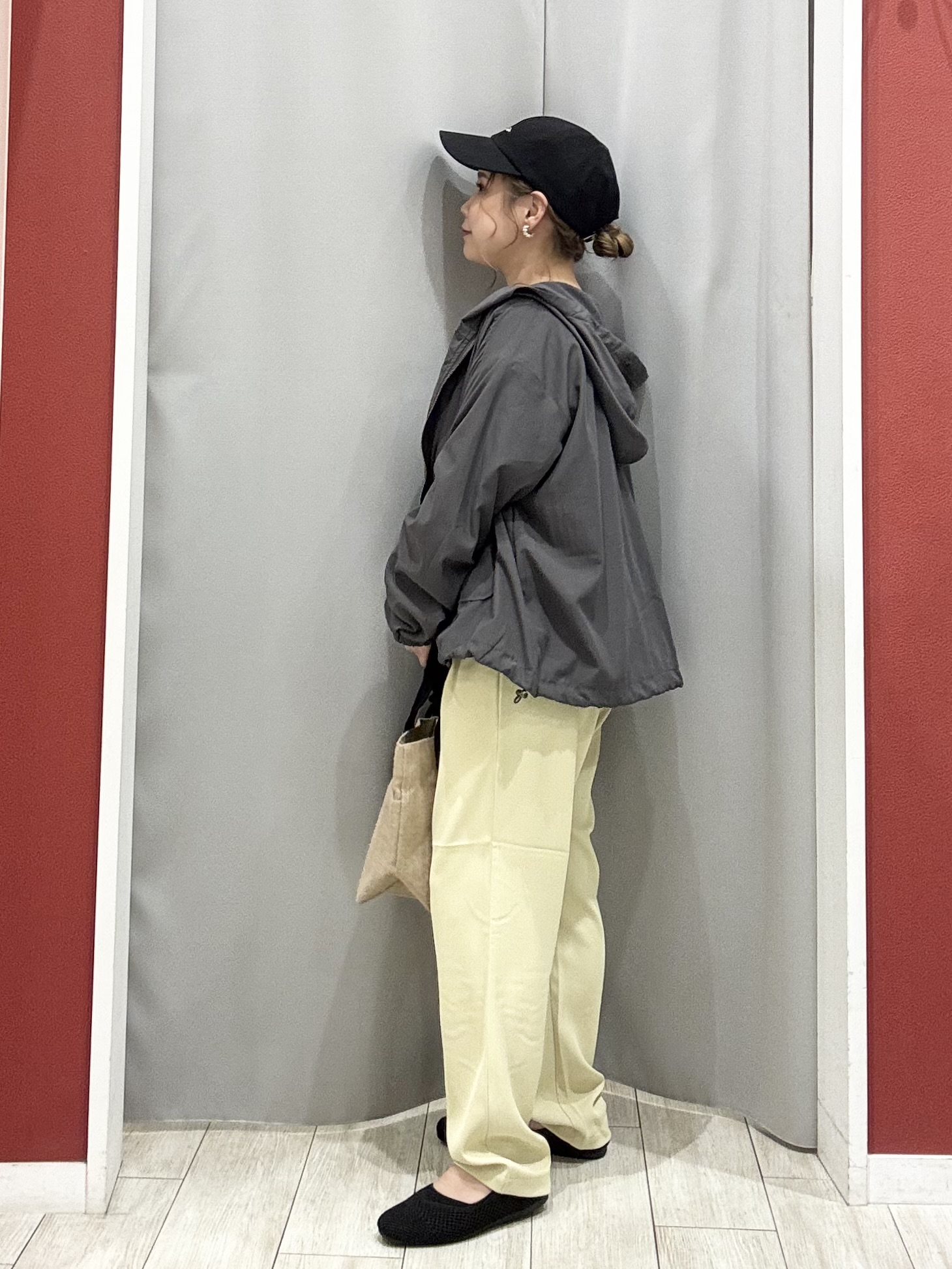 shioさんの「SHOO･LA･RUE｜【S-LL/UV】季節の変わり目に ゴールドパーツが上品なフード付きブルゾン」を使ったコーディネート