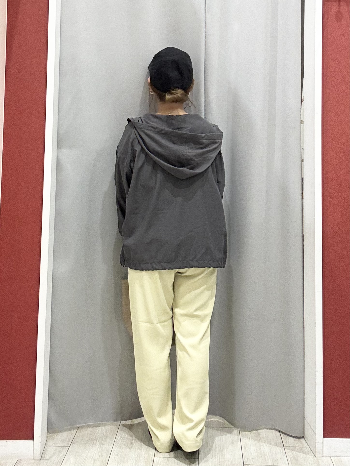 shioさんの「SHOO･LA･RUE｜【S-LL/UV】季節の変わり目に ゴールドパーツが上品なフード付きブルゾン」を使ったコーディネート