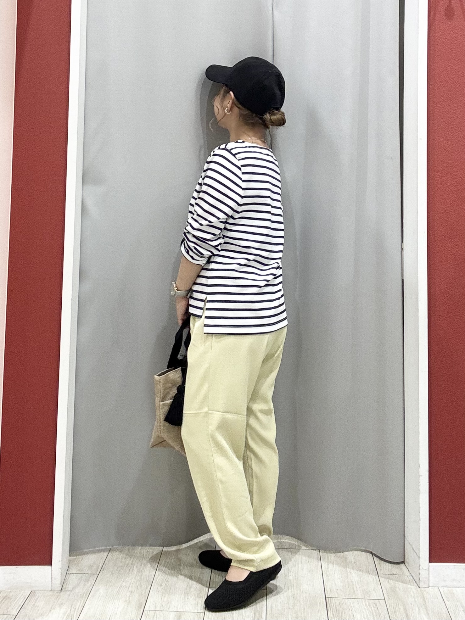 shioさんの「SHOO･LA･RUE｜【S-LL/UV】季節の変わり目に ゴールドパーツが上品なフード付きブルゾン」を使ったコーディネート