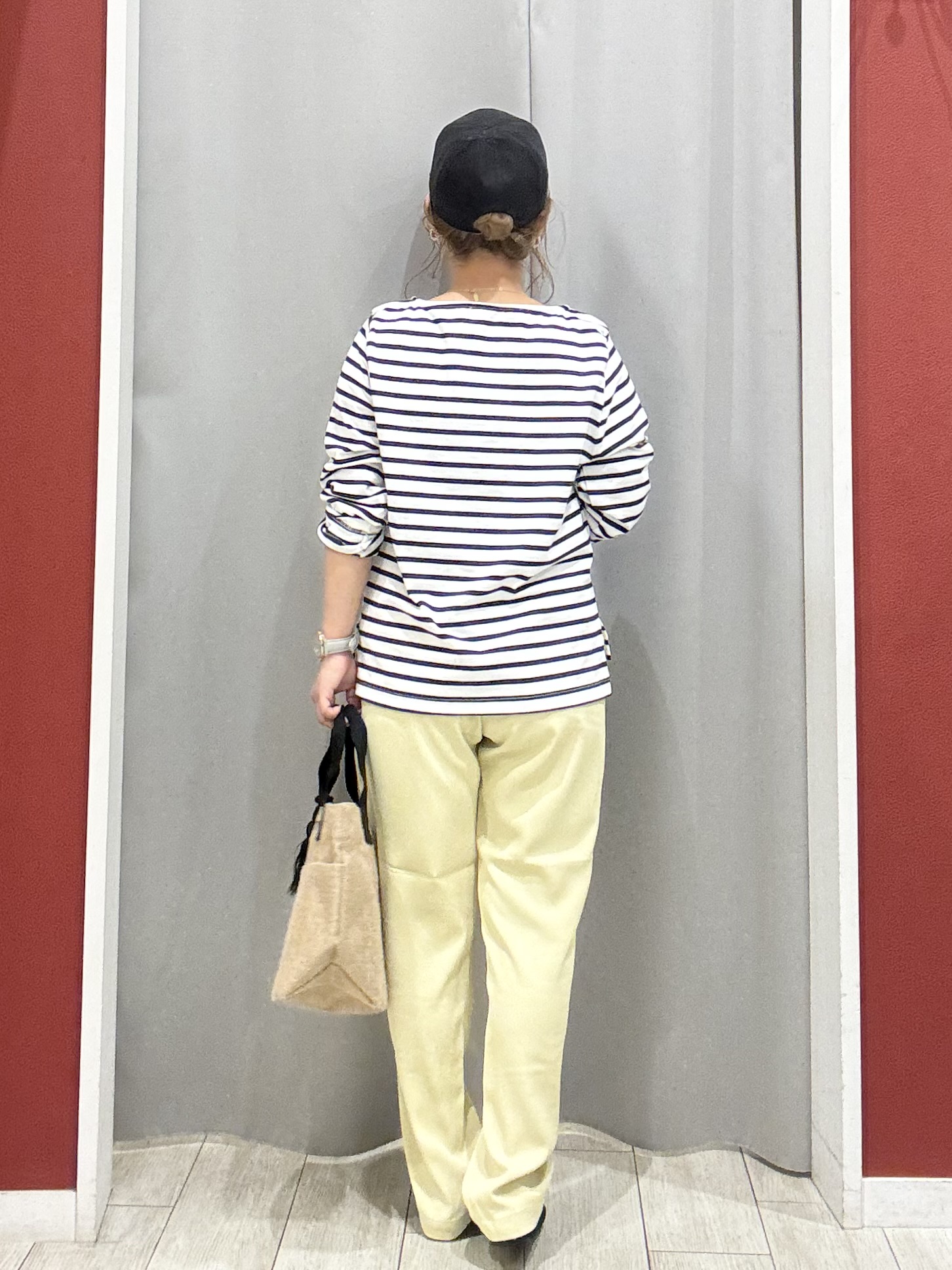 shioさんの「SHOO･LA･RUE｜【S-LL/UV】季節の変わり目に ゴールドパーツが上品なフード付きブルゾン」を使ったコーディネート