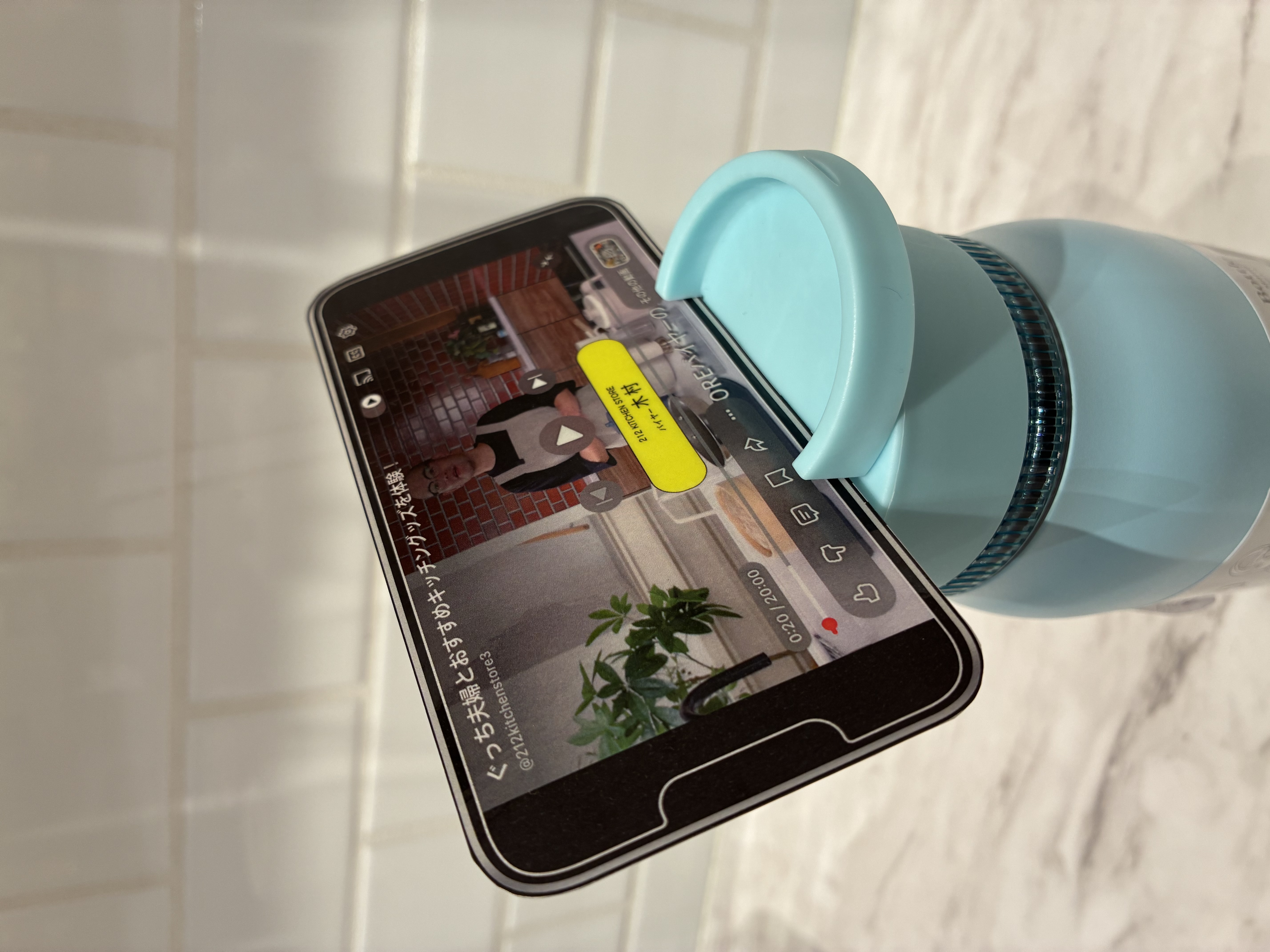 リエコさんの「212 KITCHEN STORE｜スマホスタンド付きステンレスボトル GR ＜KEVNHAUN ケヴンハウン＞」を使ったコーディネート