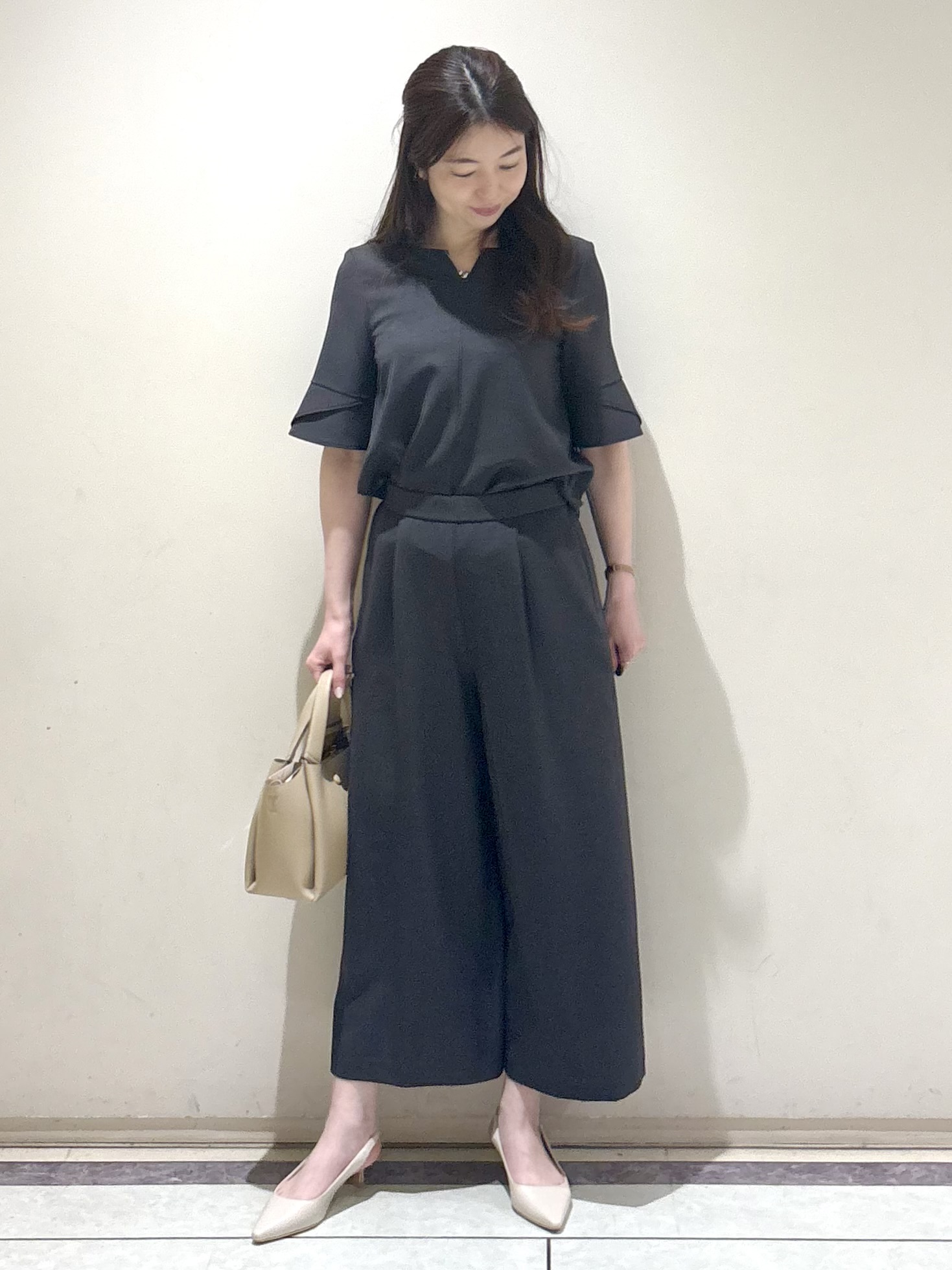 sakiさんの「COUP DE CHANCE｜【手洗い可／日本製／セットアップ可】キーネックブラウス」を使ったコーディネート