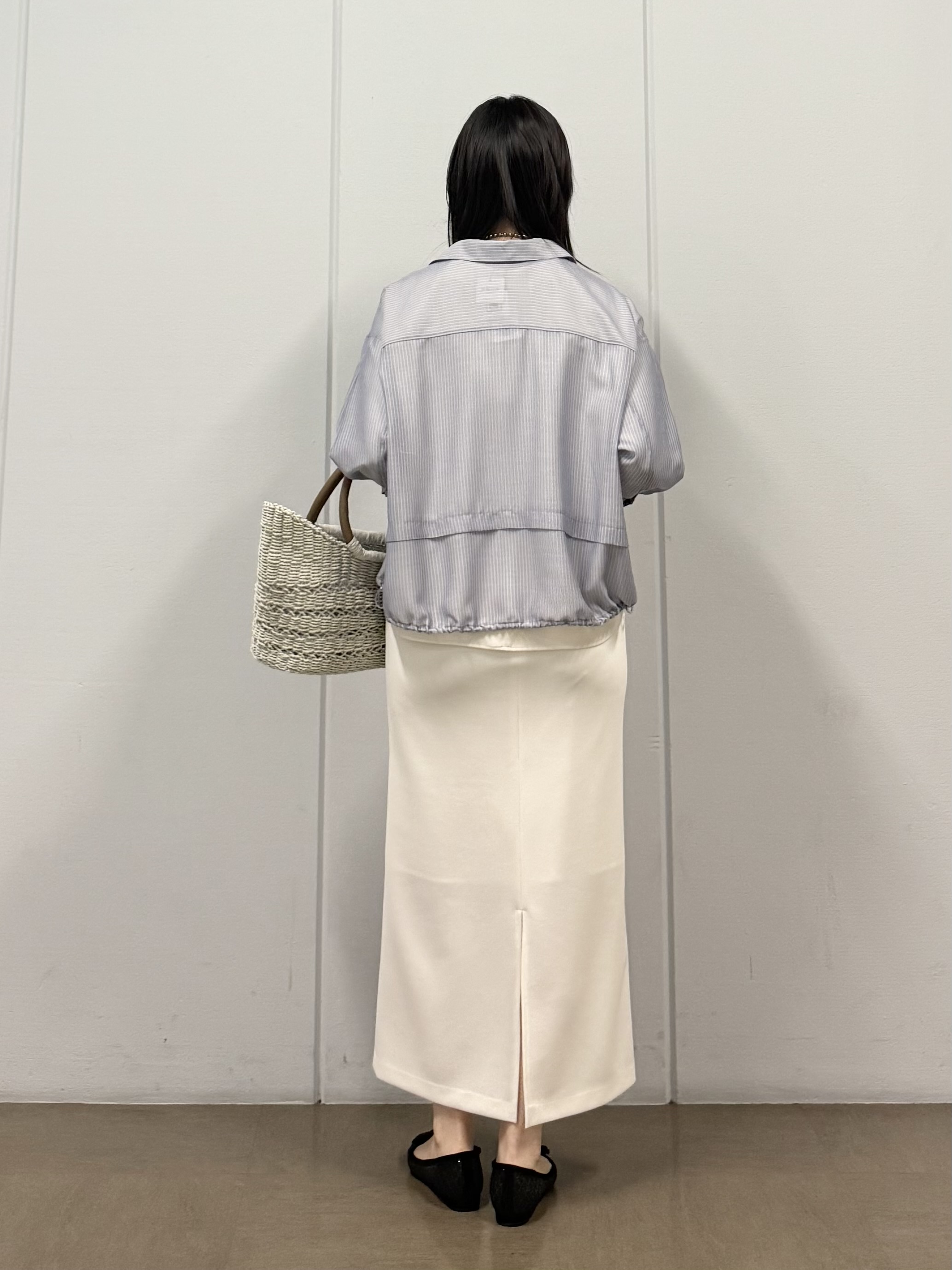mizukiさんの「INDIVI｜【接触冷感／洗える／2WAY】ドロスト付 シアーシャンブレーシャツ」を使ったコーディネート