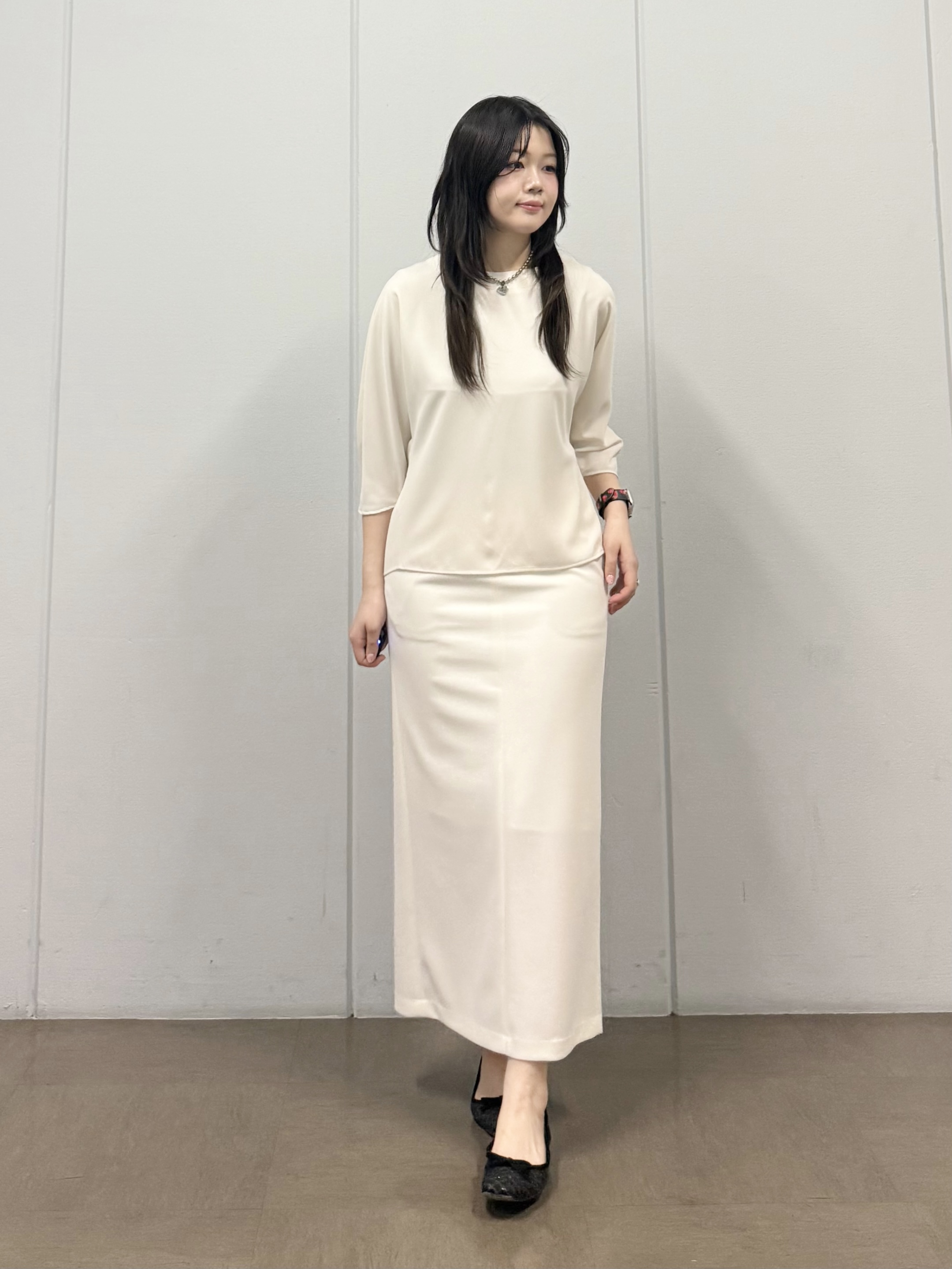 mizukiさんの「INDIVI｜【接触冷感／洗える／2WAY】ドロスト付 シアーシャンブレーシャツ」を使ったコーディネート