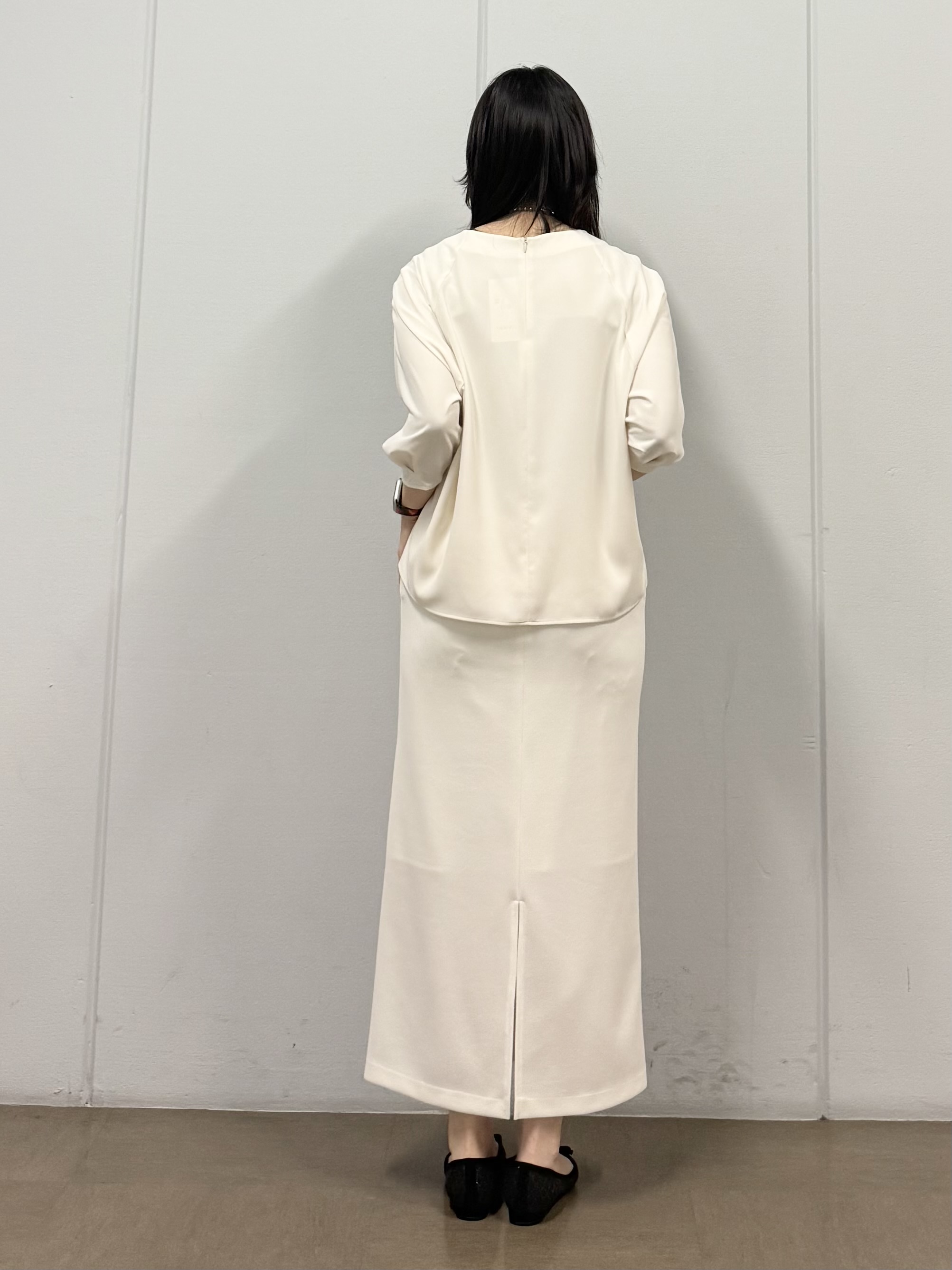 mizukiさんの「INDIVI｜【接触冷感／洗える／2WAY】ドロスト付 シアーシャンブレーシャツ」を使ったコーディネート