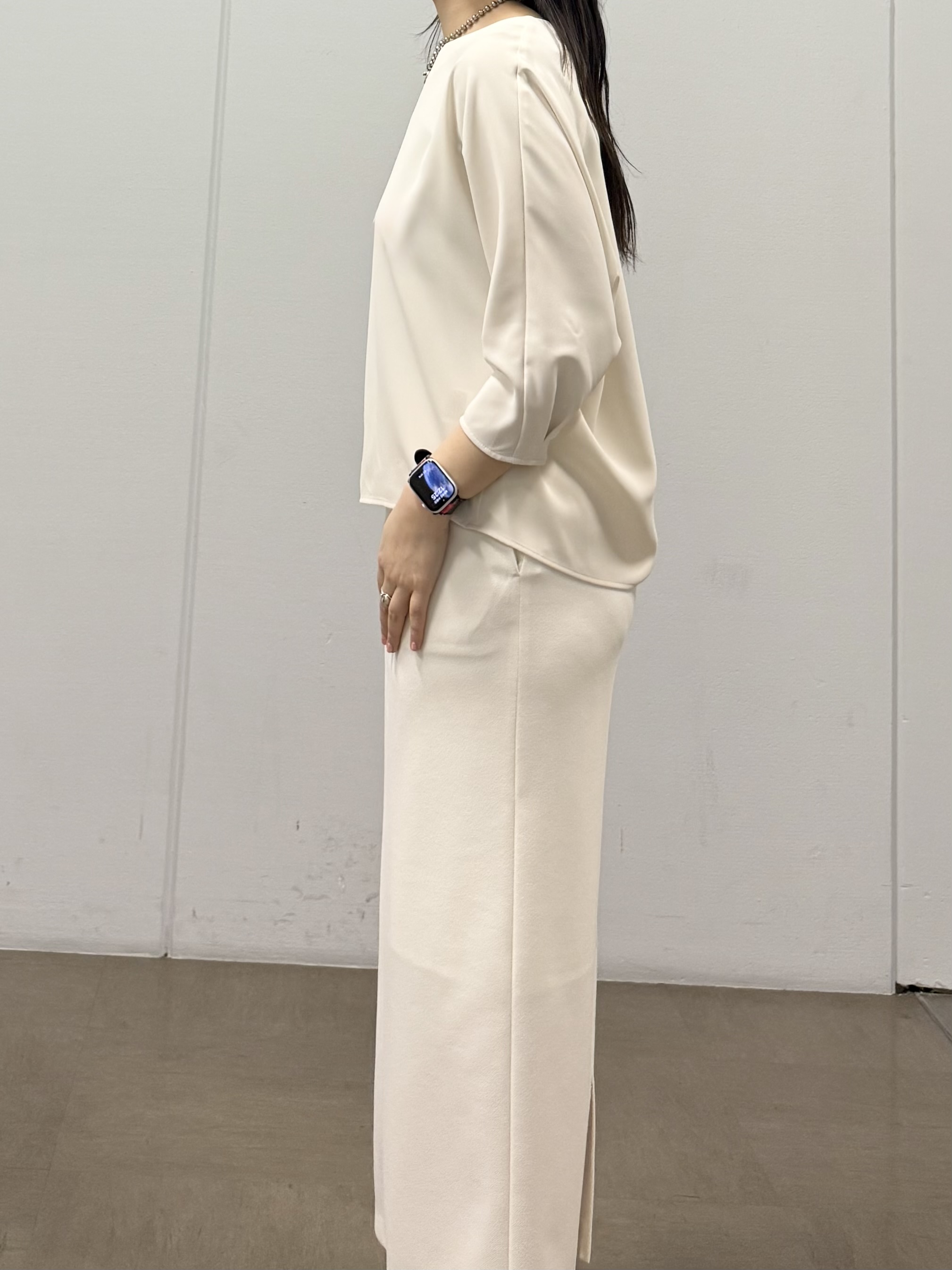 mizukiさんの「INDIVI｜【接触冷感／洗える／2WAY】ドロスト付 シアーシャンブレーシャツ」を使ったコーディネート