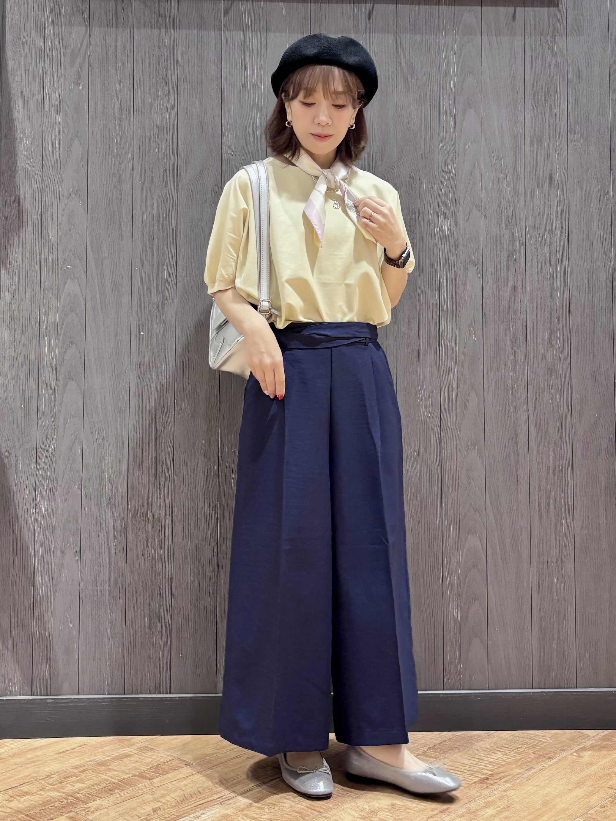 meiさんの「SHOO･LA･RUE｜【ひんやり/洗濯後しわになりにくい】インせず着られる さらっとタッチのドルマンブラウス」を使ったコーディネート