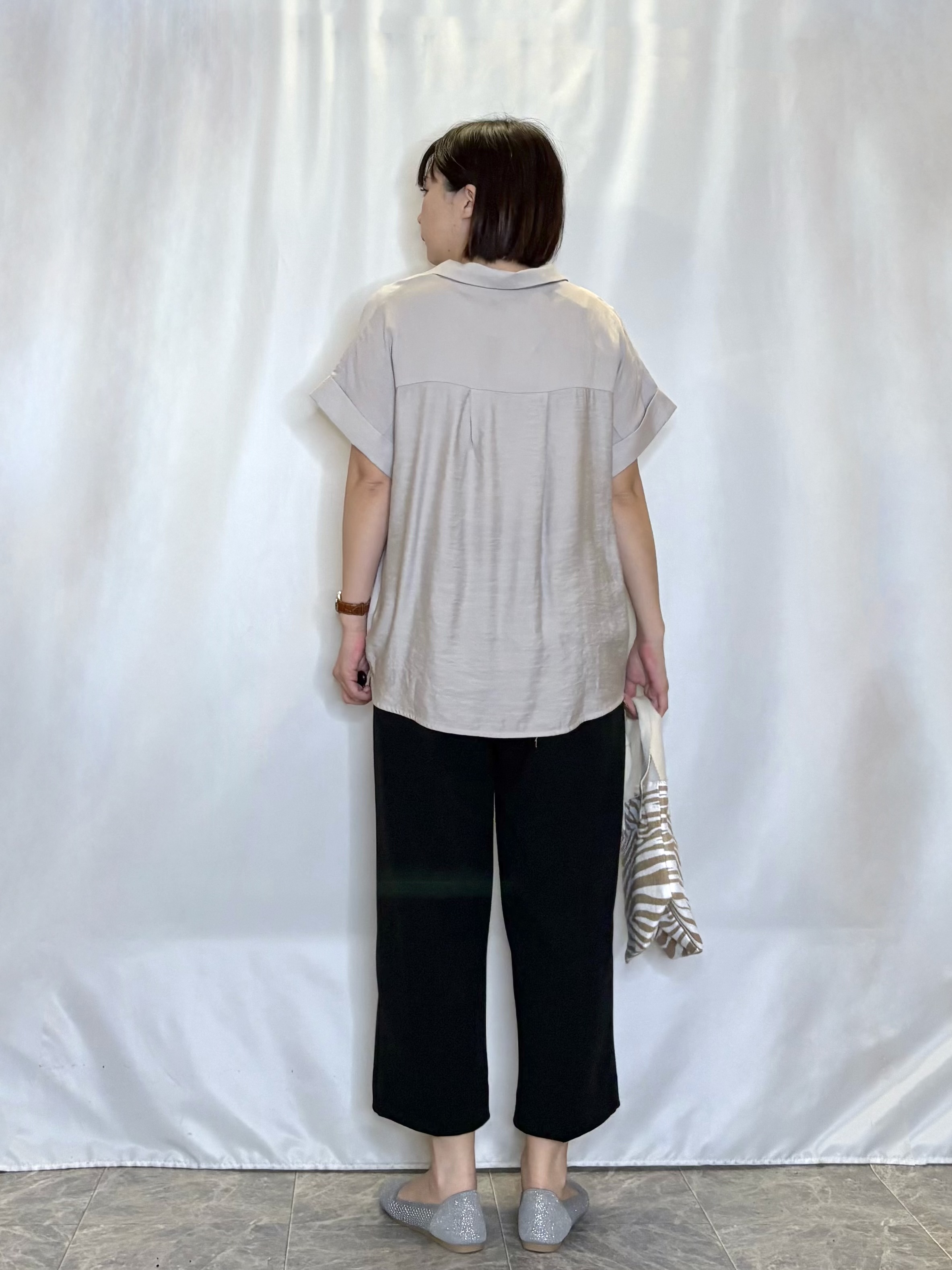 ネリさんの「SHOO･LA･RUE｜【ひんやり/S-LL/洗濯機可】インせず着られる 裾タック スキッパーシャツ」を使ったコーディネート
