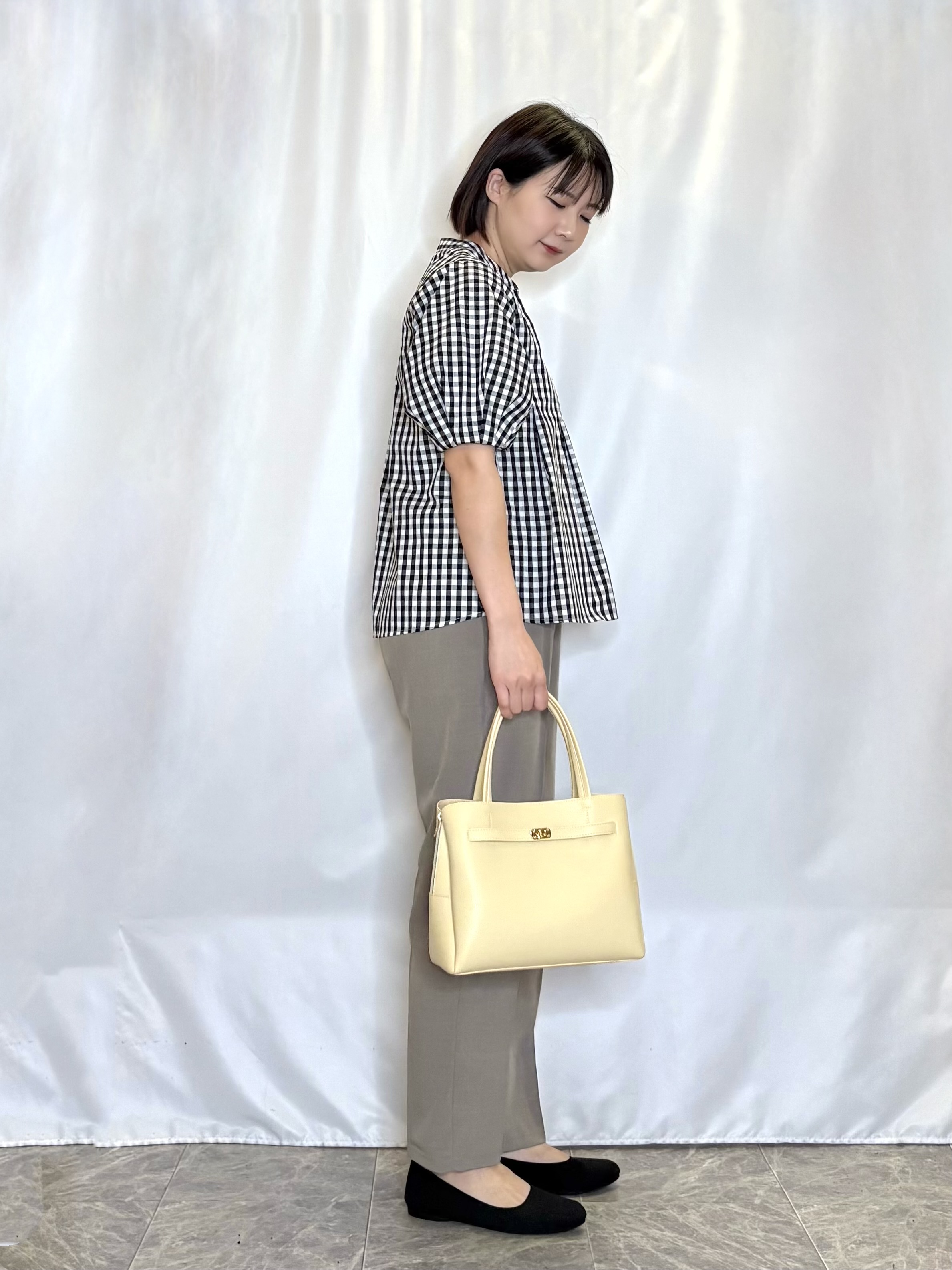 ネリさんの「SHOO･LA･RUE｜【高レビュー/洗濯後しわになりにくい/インせず着られる】自然に体型カバー 麻調ペプラムブラウス」を使ったコーディネート