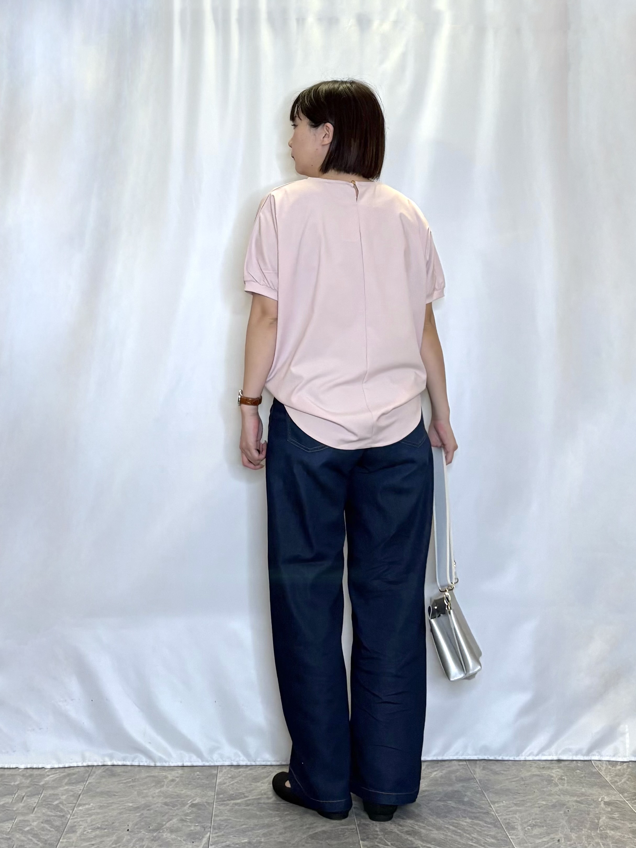 ネリさんの「SHOO･LA･RUE｜【ひんやり/洗濯後しわになりにくい】インせず着られる さらっとタッチのドルマンブラウス」を使ったコーディネート