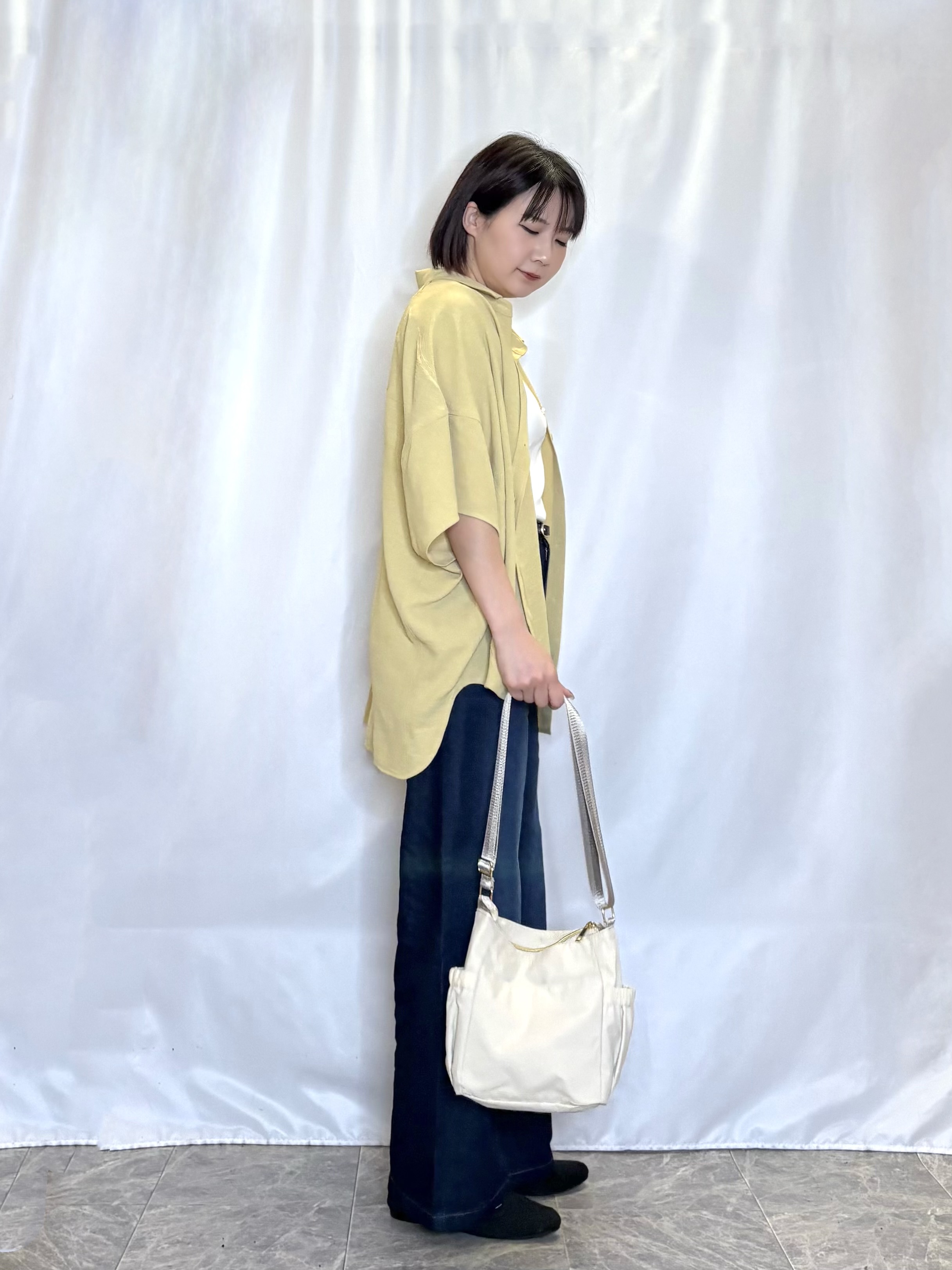 ネリさんの「SHOO･LA･RUE｜【高レビュー/洗濯後しわになりにくい/体型カバー】きちんとゆるっと 大人の抜け感 ポンチョ風カラーシ」を使ったコーディネート