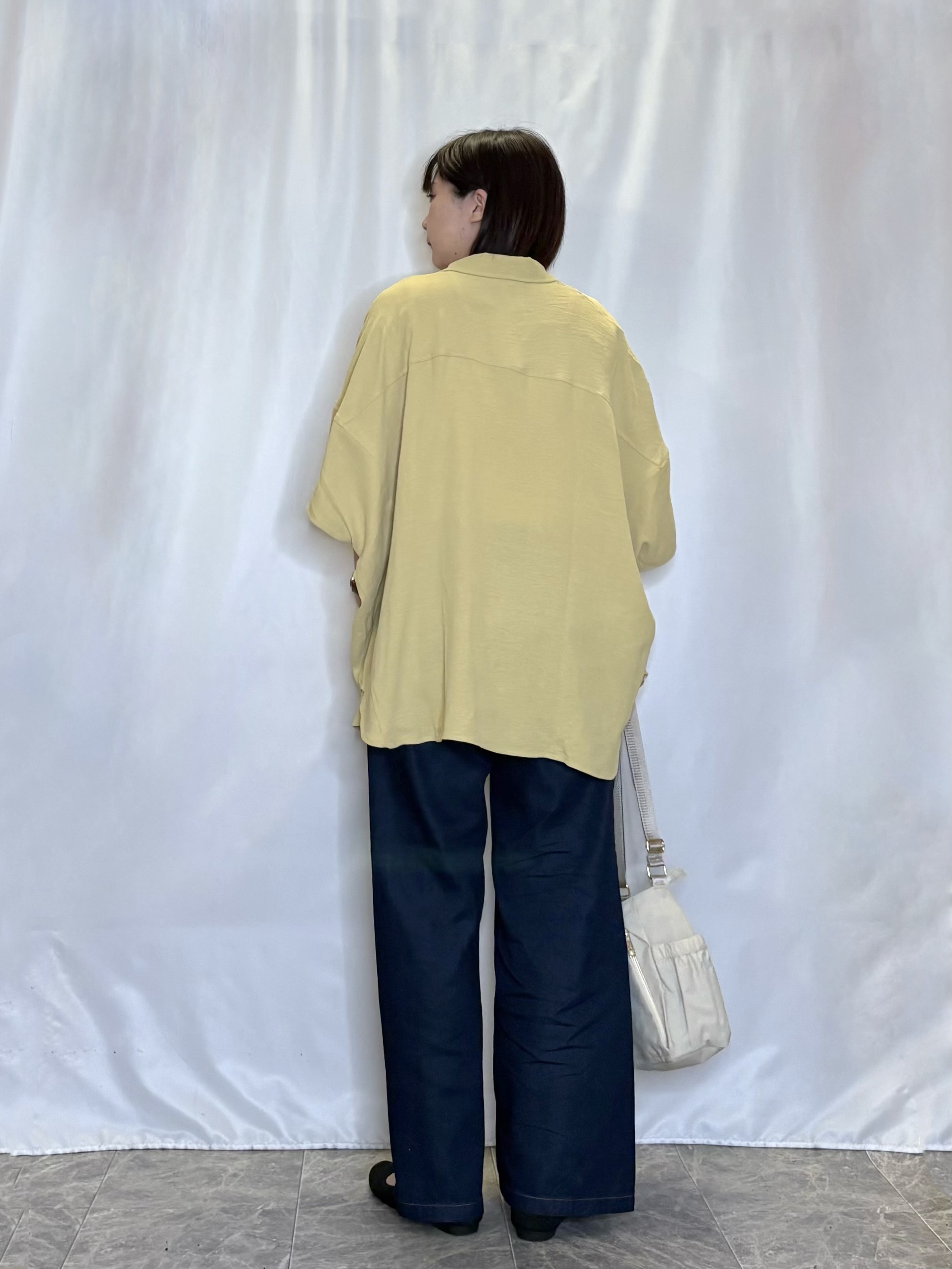 ネリさんの「SHOO･LA･RUE｜【高レビュー/洗濯後しわになりにくい/体型カバー】きちんとゆるっと 大人の抜け感 ポンチョ風カラーシ」を使ったコーディネート