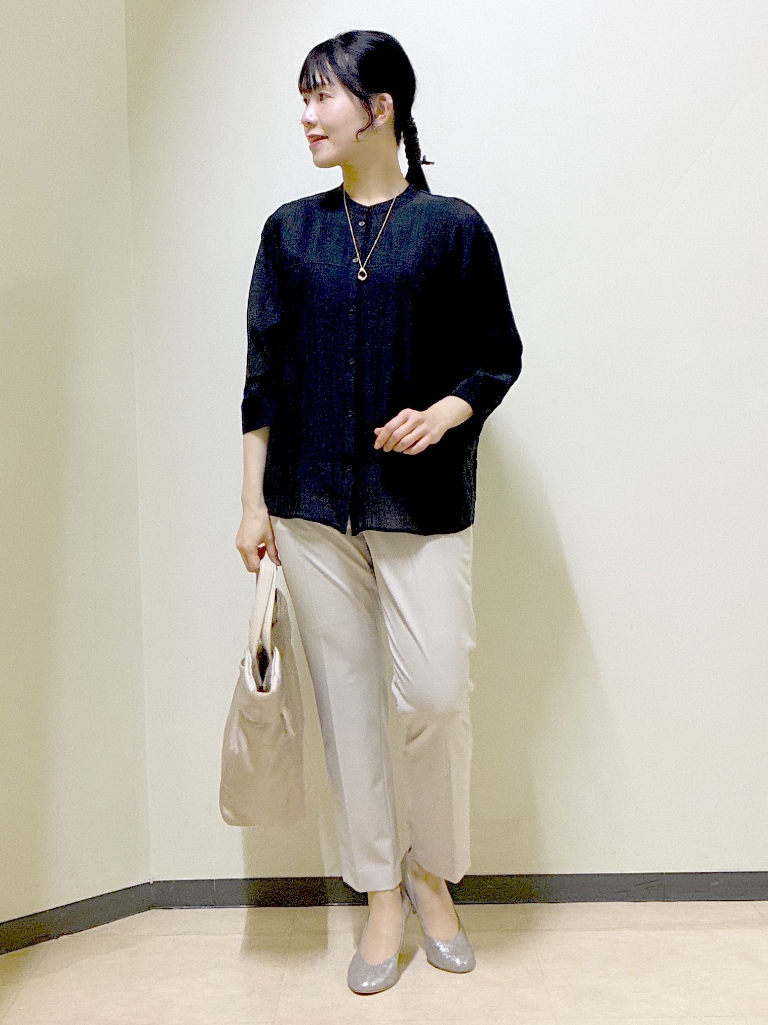  beni_gingerさんの「Reflect｜【重ね着でも一枚着でも◎】バンドカラーオーバーサイズシャツブラウス」を使ったコーディネート
