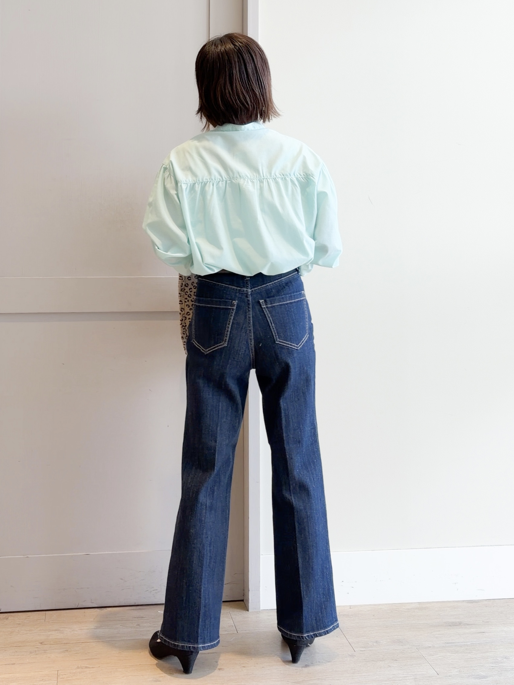 yamakoさんの「grove｜【貴島明日香さん着用／イージーケア／接触冷感】麻混スタンドギャザーシャツ」を使ったコーディネート