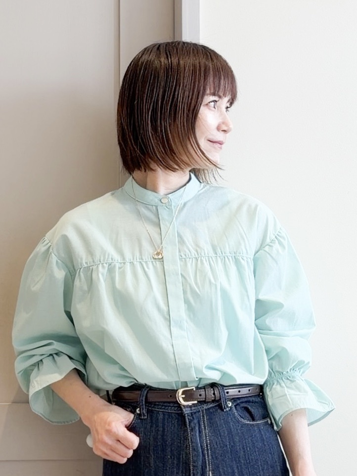 yamakoさんの「grove｜【貴島明日香さん着用／イージーケア／接触冷感】麻混スタンドギャザーシャツ」を使ったコーディネート