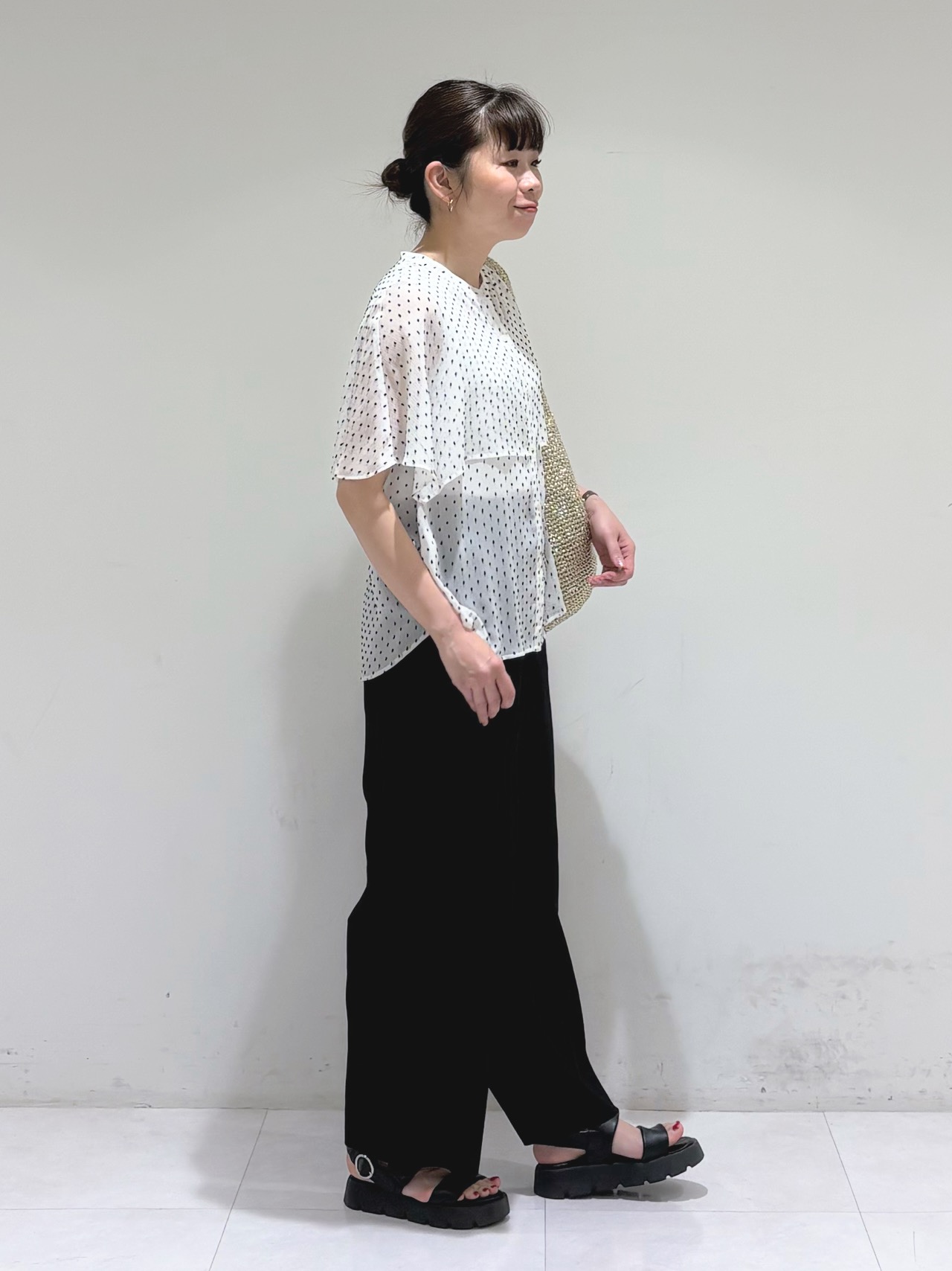 tsuyuさんの「INDIVI｜【大人カジュアル】メタリックかぎ編みボトルバッグ」を使ったコーディネート