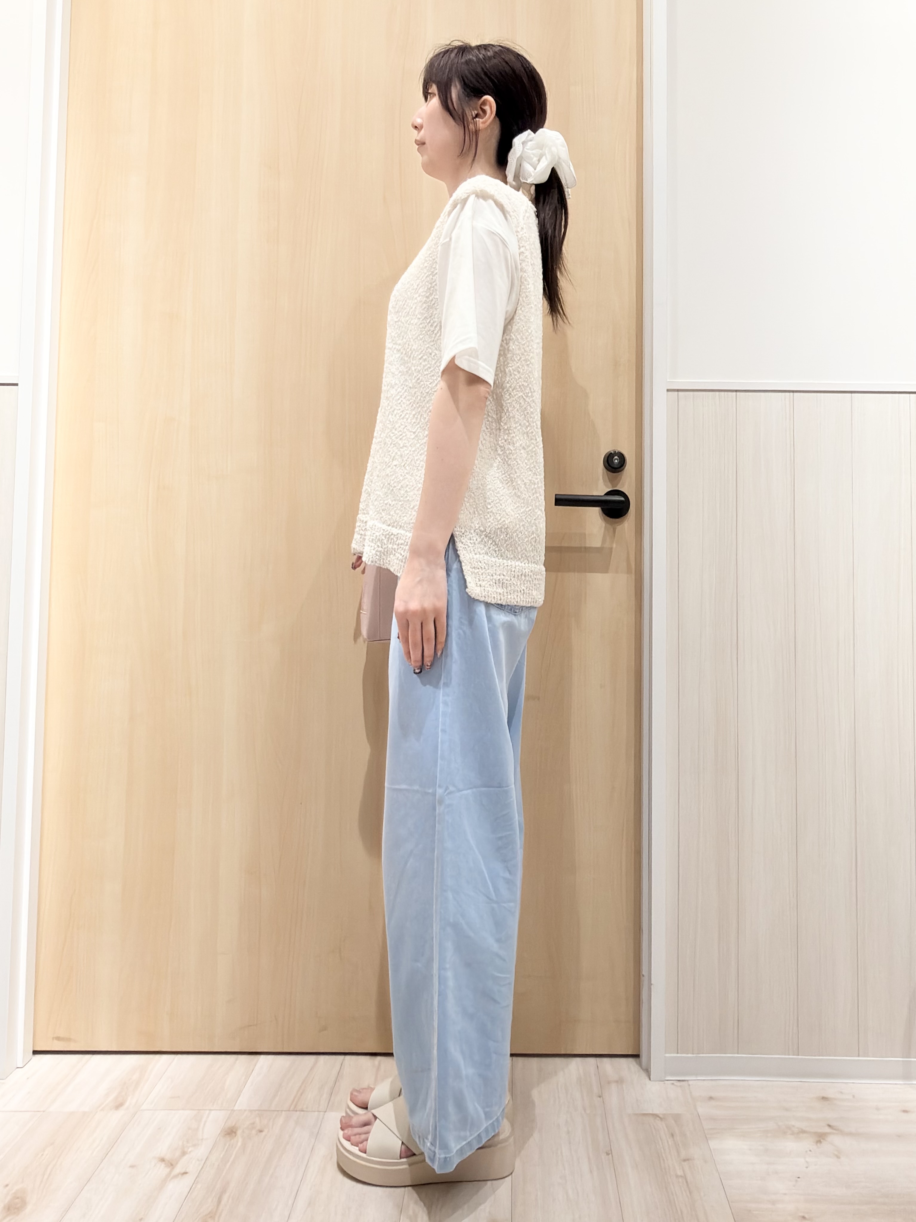 Naさんの「SHOO･LA･RUE｜【2点セット/S-LL】ニットベスト＆ロゴTシャツSET」を使ったコーディネート