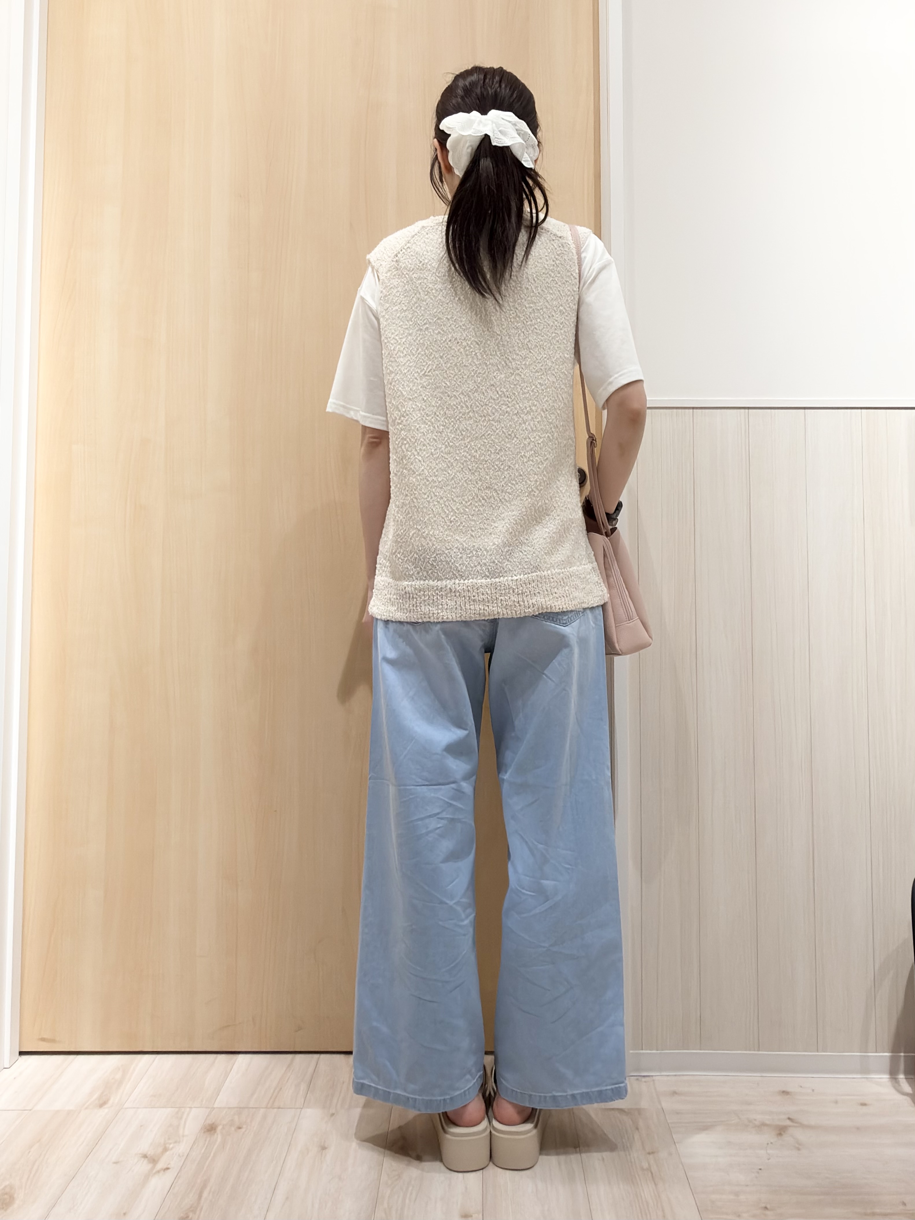 Naさんの「SHOO･LA･RUE｜【2点セット/S-LL】ニットベスト＆ロゴTシャツSET」を使ったコーディネート