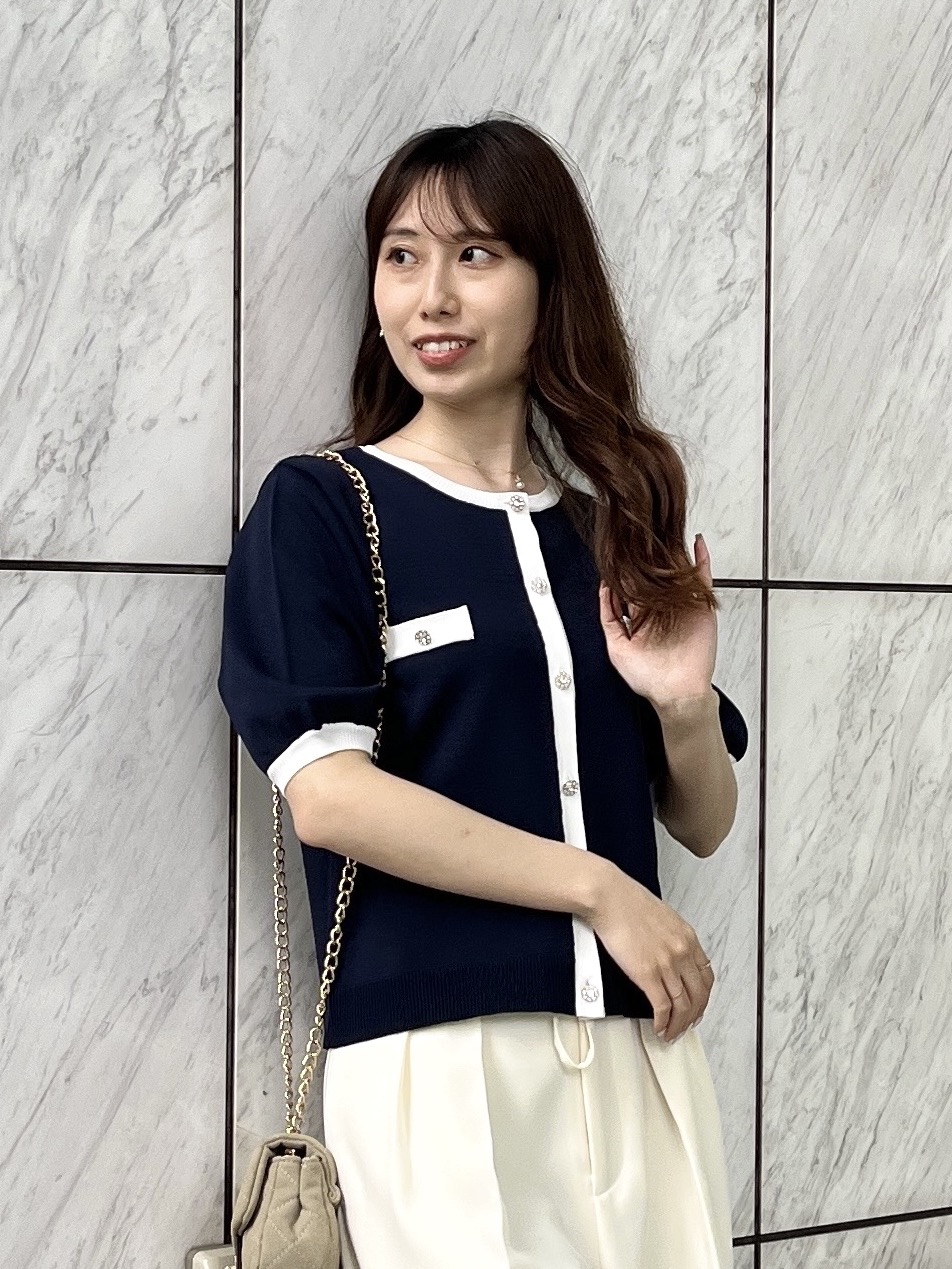 はばさんの「Couture brooch｜【洗える・着映え】ビジューボタン 半袖カーディガン」を使ったコーディネート