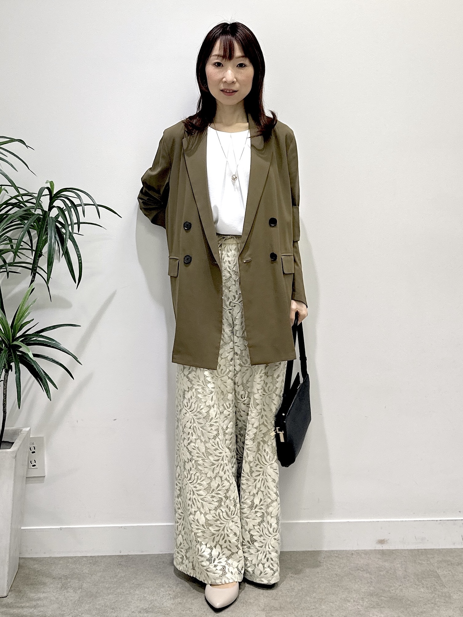 Miwaさんの「UNTITLED｜【前後2WAY/はっ水/セットアップ可】リラクシーフレンチスリーブブラウス」を使ったコーディネート