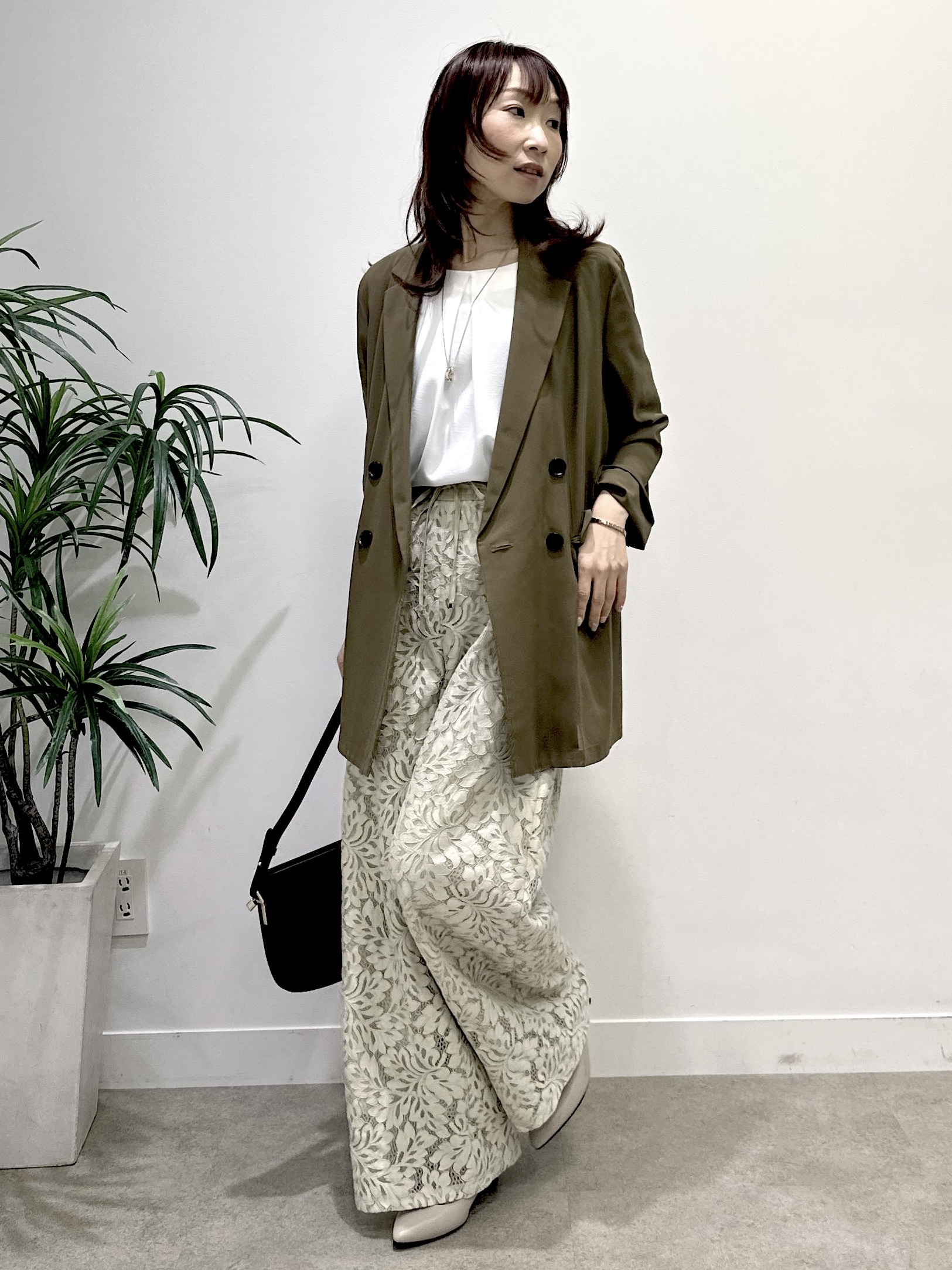 Miwaさんの「UNTITLED｜【前後2WAY/はっ水/セットアップ可】リラクシーフレンチスリーブブラウス」を使ったコーディネート
