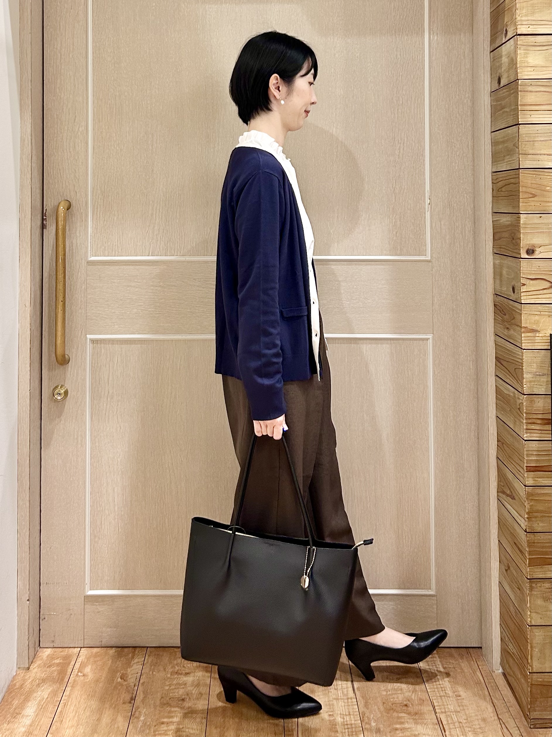 ちぐささんの「SHOO･LA･RUE｜【洗濯機可/S-LL/アンサンブル可】パールボタンが上品　華やぎ配色カーディガン」を使ったコーディネート
