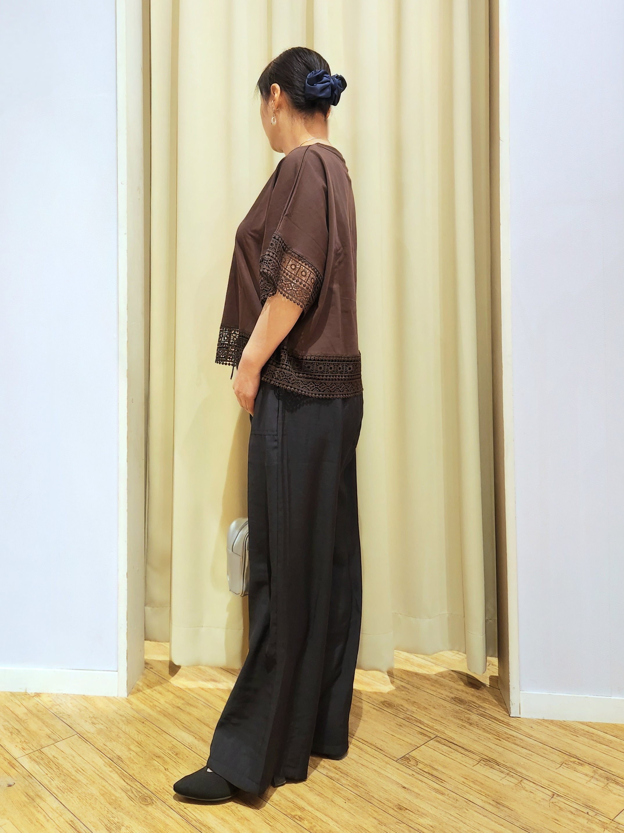 くまさんの「SHOO･LA･RUE｜【洗濯機可/ひんやり/体型カバー/S-LL】レース使いがポイント デザインTシャツ」を使ったコーディネート